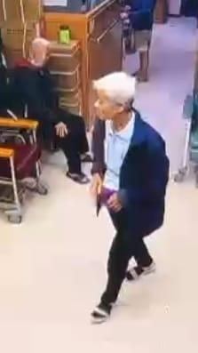 Chik Fung-kiu, aged 73, is about 1.55 metres tall, 45 kilograms in weight and of thin build. She has a long face with yellow complexion and short white hair. She was last seen wearing a black windbreaker, a light blue polo shirt, black sports trousers and light coloured sandals.