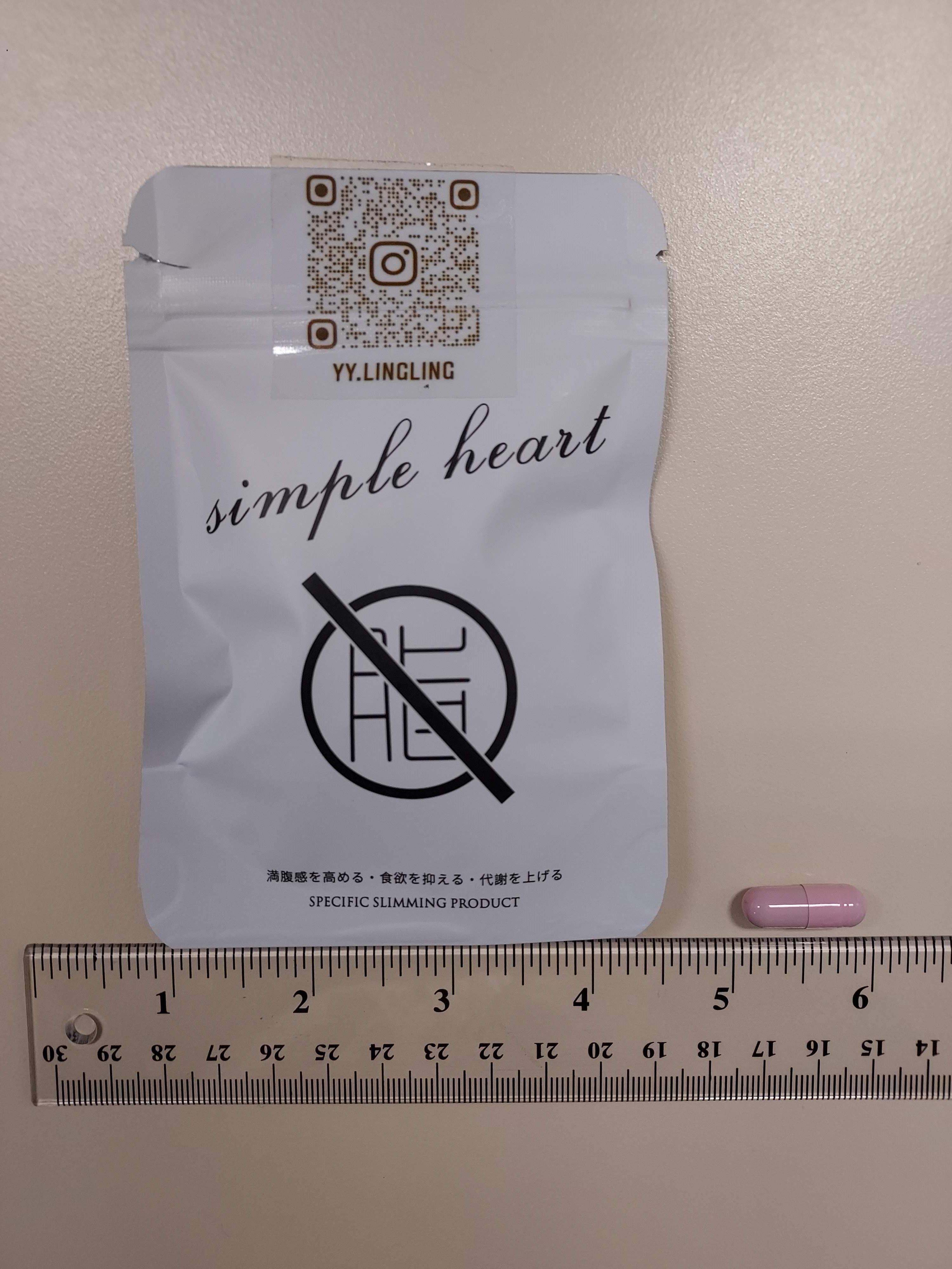 衞生署今日（十二月八日）呼籲市民切勿購買或服用一款名為「simple heart SPECIFIC SLIMMING PRODUCT」的減肥產品，因為該款產品被發現含有未標示受管制及已禁用藥物成分。圖為上述產品。
