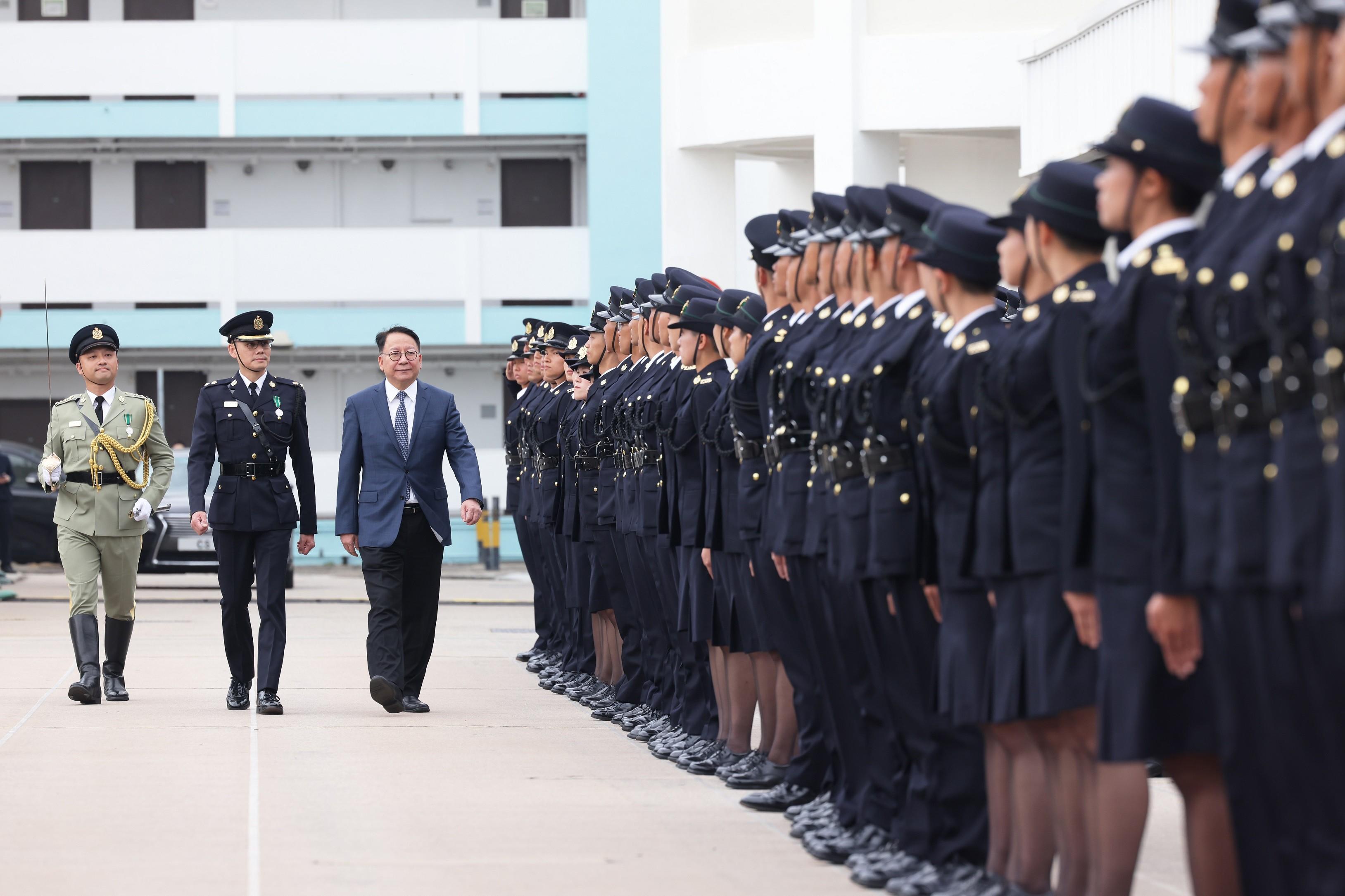 The Chief Secretary for Administration, Mr Chan Kwok-ki (third left), inspects passing-out officers at the Hong Kong Customs Passing-out Parade today (December 8).


