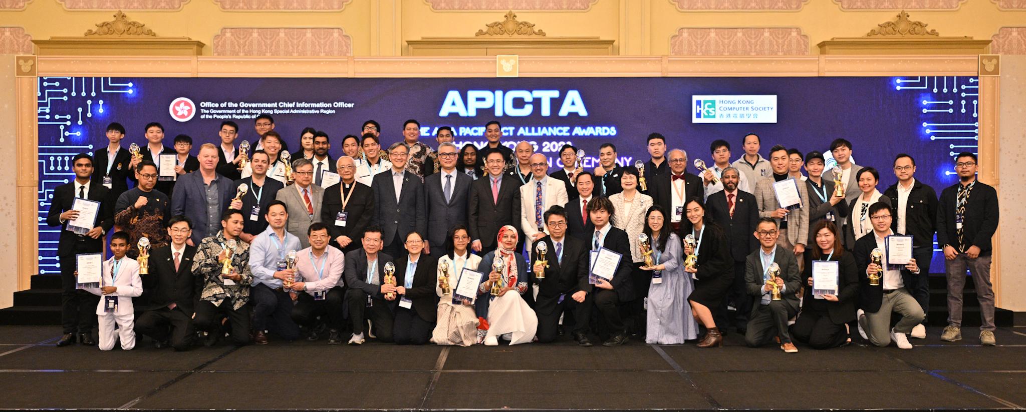 The Awards Presentation Ceremony of the Asia Pacific Information and Communications Technology Alliance Awards 2023 was held today (December 8). Photo shows the Secretary for Innovation, Technology and Industry, Professor Sun Dong (second row, ninth left), and other guests and winners from different member economies at the ceremony.