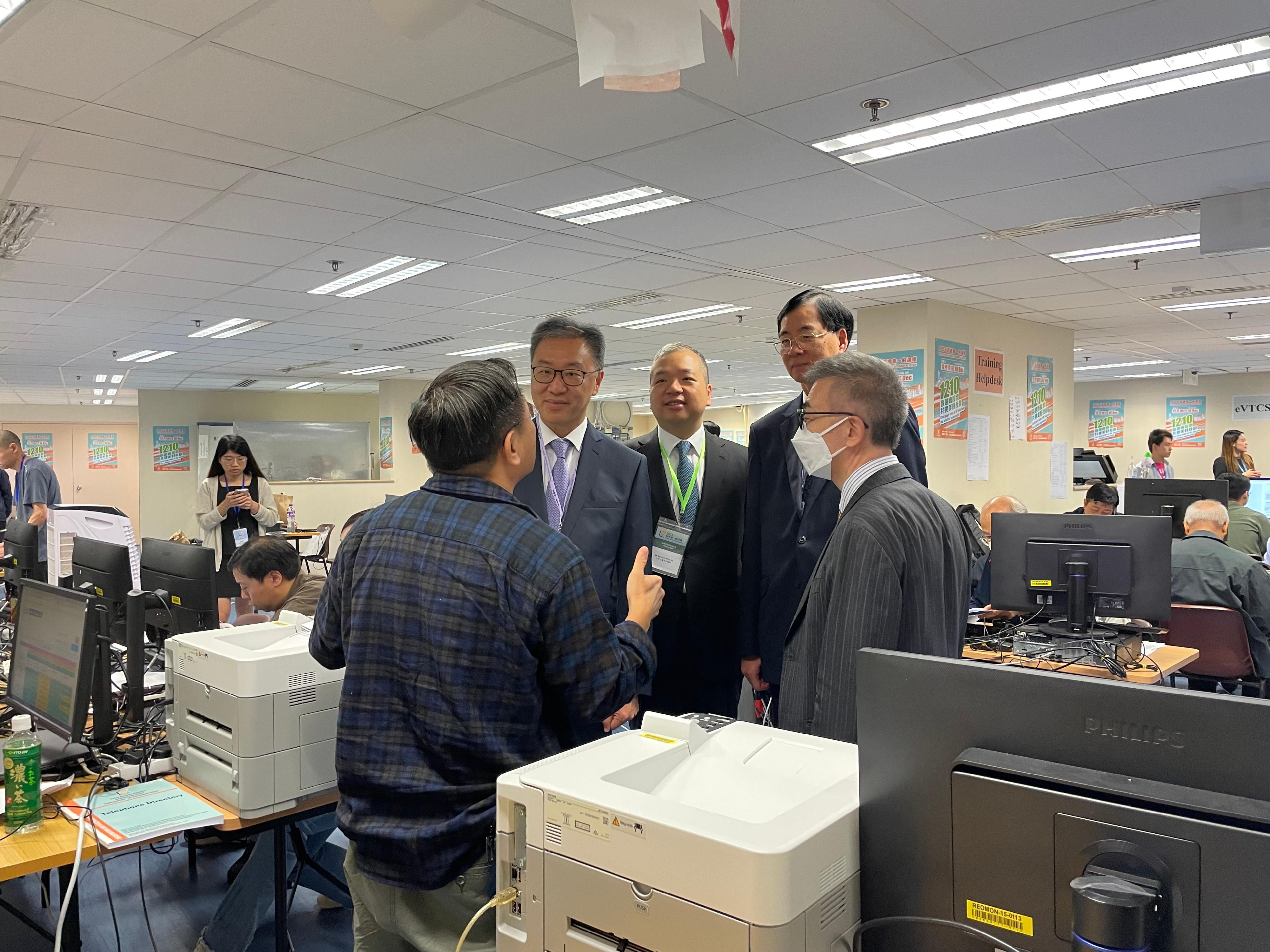 The Chairman of the Electoral Affairs Commission (EAC), Mr Justice David Lok (fourth right), EAC members Professor Daniel Shek (second right) and Mr Bernard Man, SC (third right), visit the Central Command Centre and Statistical Information Centre of the 2023 District Council Ordinary Election at the Kowloonbay International Trade and Exhibition Centre this morning (December 10) to learn about the operation. Also present is the Chief Electoral Officer of the Registration and Electoral Office, Mr Raymond Wang (first right).