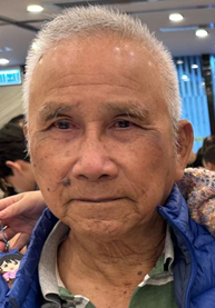 Fok Hon-nam, aged 79, is about 1.65 metres tall, 63 kilograms in weight and of medium build. He has a round face with yellow complexion and short white hair. He was last seen wearing a light blue jacket, a blue T-shirt, black jeans and beige shoes.
