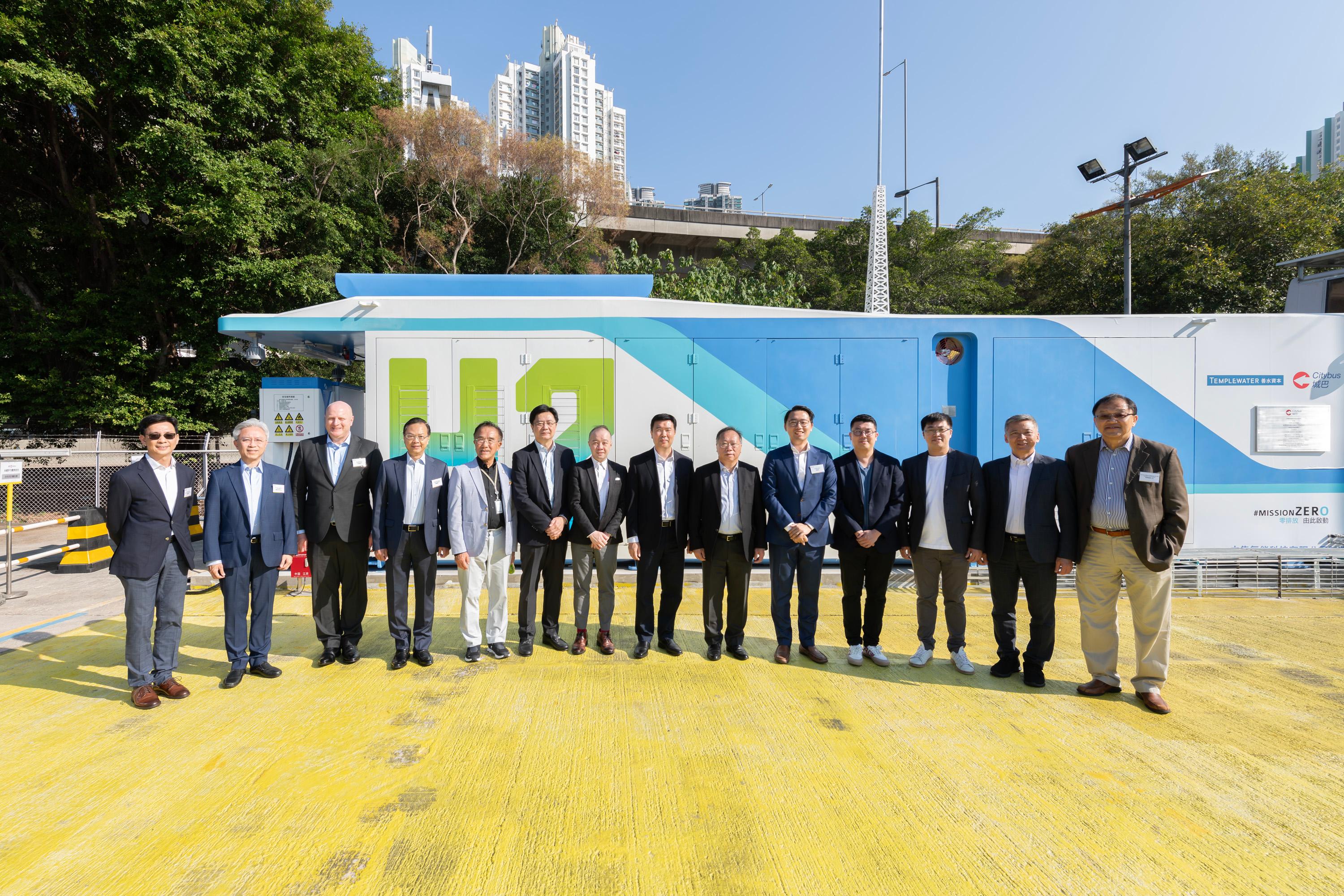 The Legislative Council Panel on Environmental Affairs and Panel on Transport conducted a joint visit to the Citybus Hydrogen Refuelling Station and its hydrogen bus today (December 12). Photo shows Members and the Citybus management posing for a group photo in front of the hydrogen refuelling station in Citybus West Kowloon Depot.