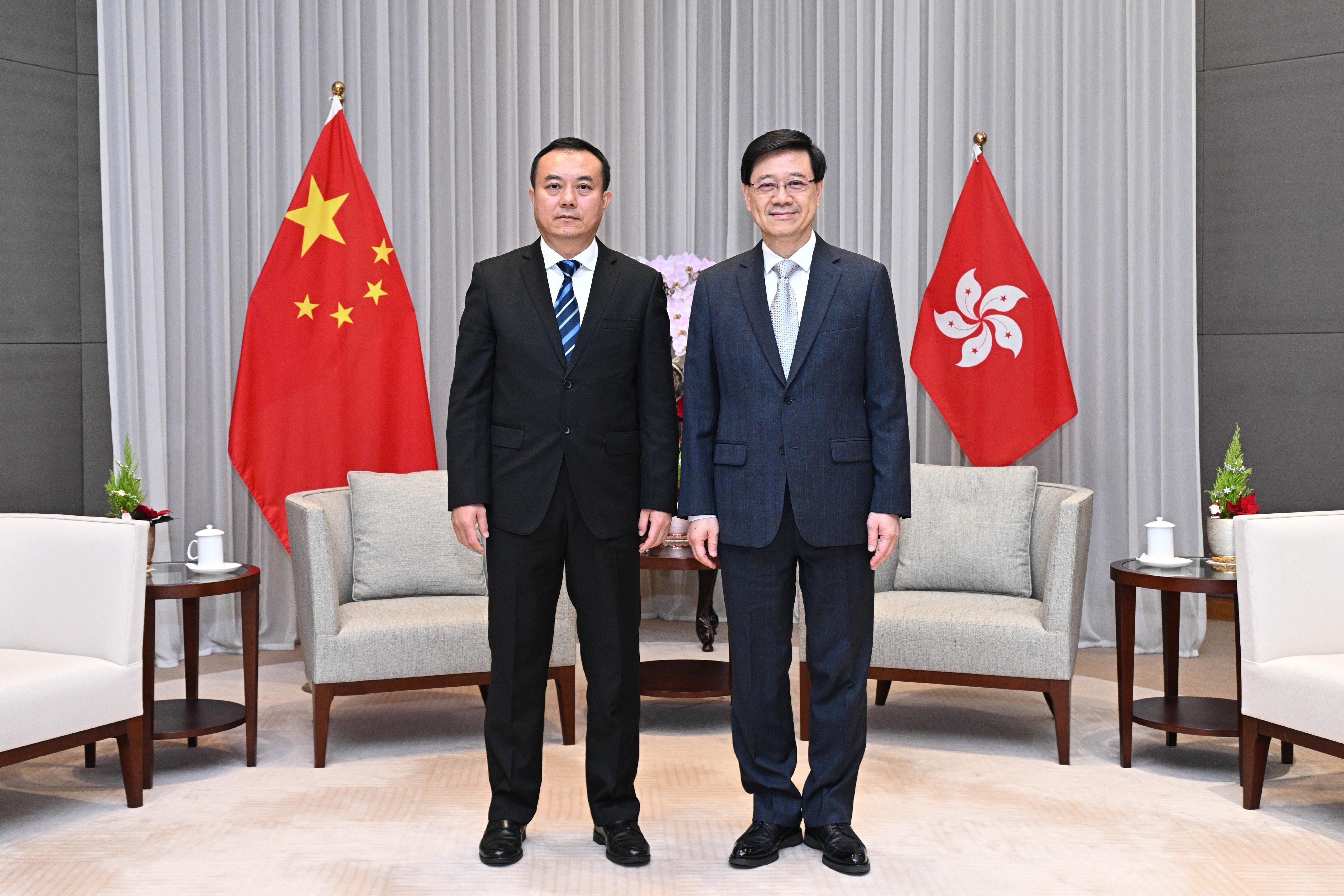 The Chief Executive, Mr John Lee (right), meets the Secretary of the CPC Zhuhai Municipal Committee and Secretary of the Hengqin Working Committee of the CPC Guangdong Provincial Committee, Mr Chen Yong (left), today (December 12).
