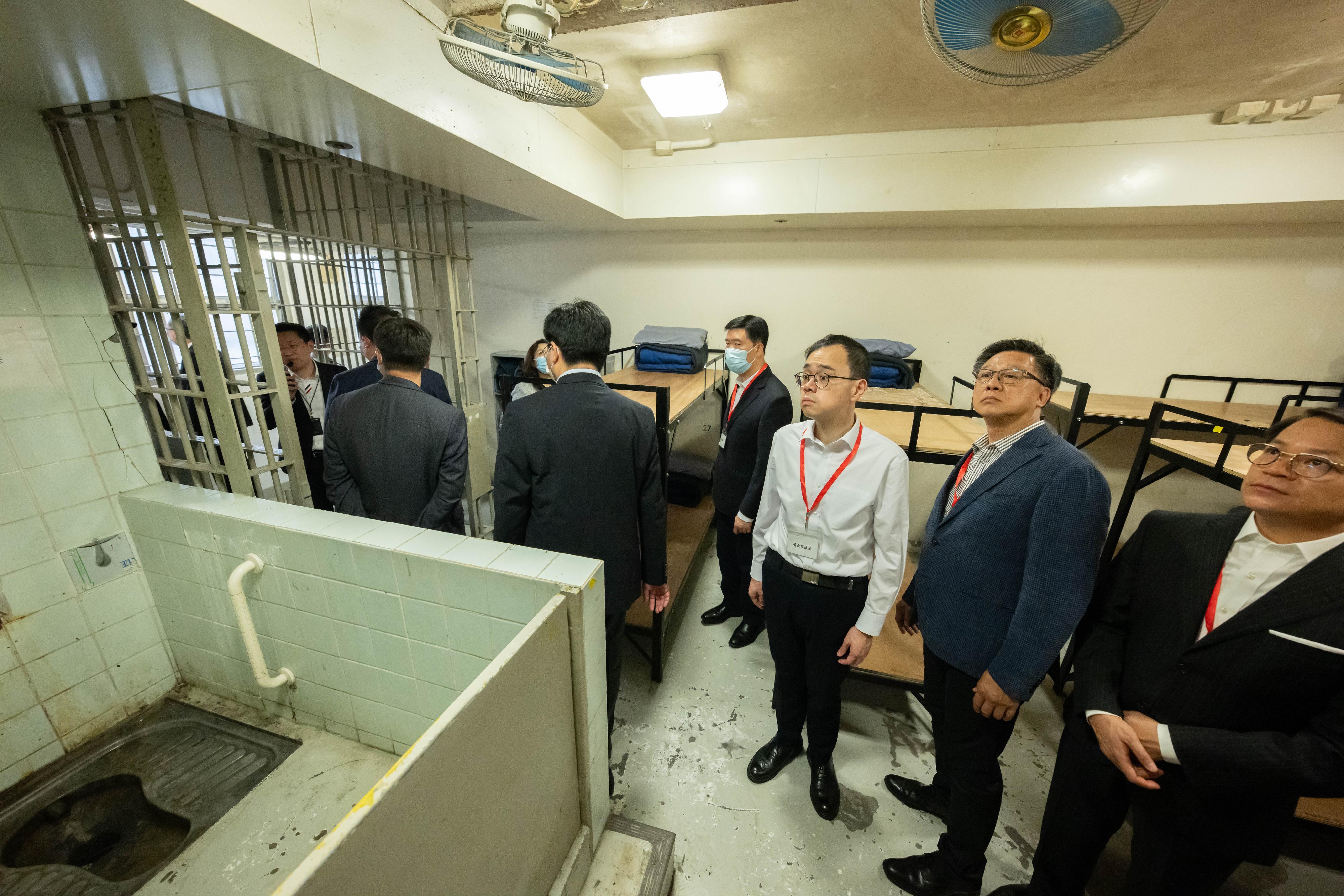 The Legislative Council (LegCo) Panel on Security visits Lai Chi Kok Reception Centre (LCKRC) today (December 12). Photo shows LegCo Members visiting the facilities in LCKRC.