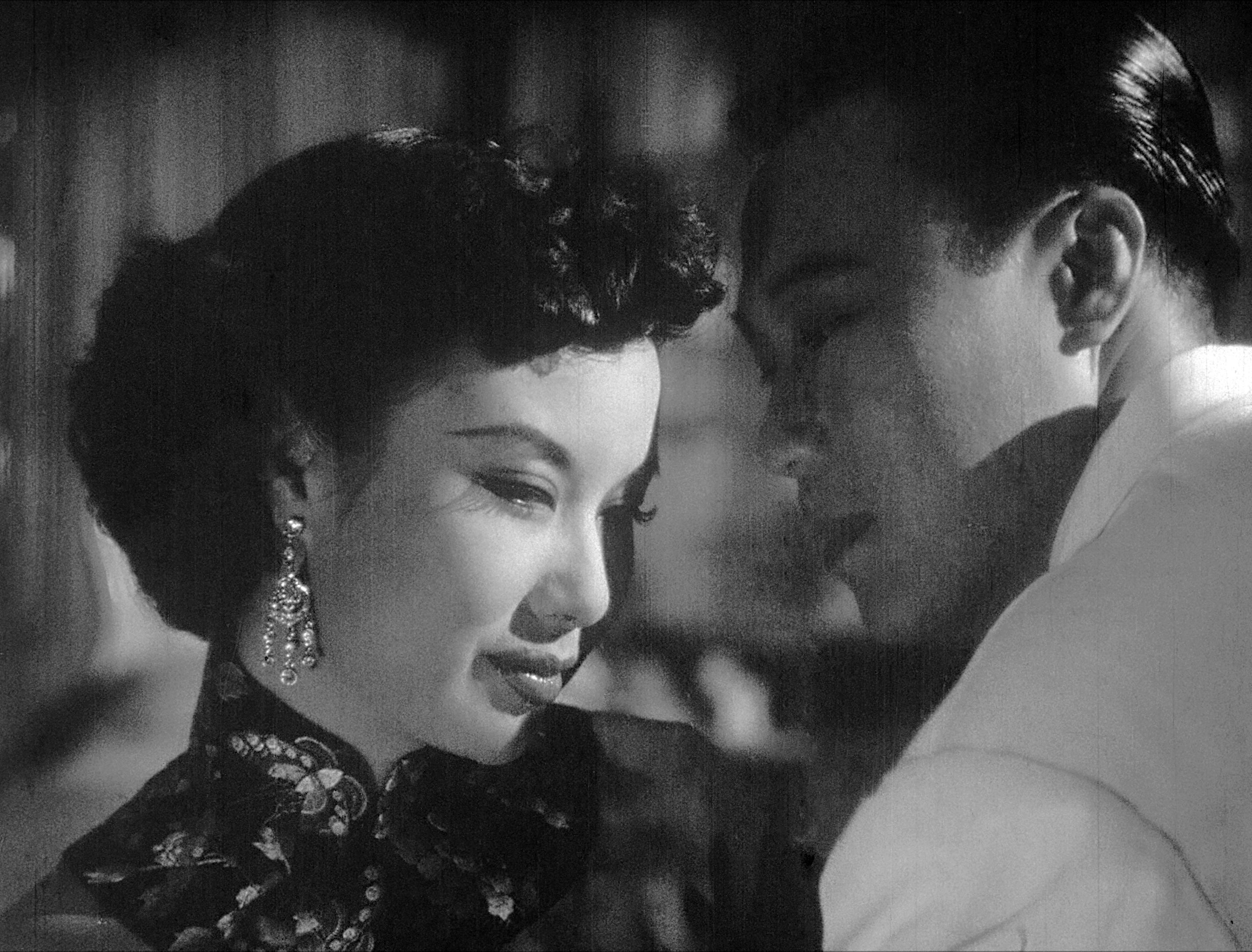 The Hong Kong Film Archive (HKFA) of the Leisure and Cultural Services Department will screen five films in relation to the current exhibition "Cinderella and Her Qipao" at the HKFA Cinema from January 14 to May 5 next year to offer audiences glimpses of the glamour and beauty of qipao costumes in films. Photo shows a film still of "Modern 'Red Chamber Dream'" (1952).