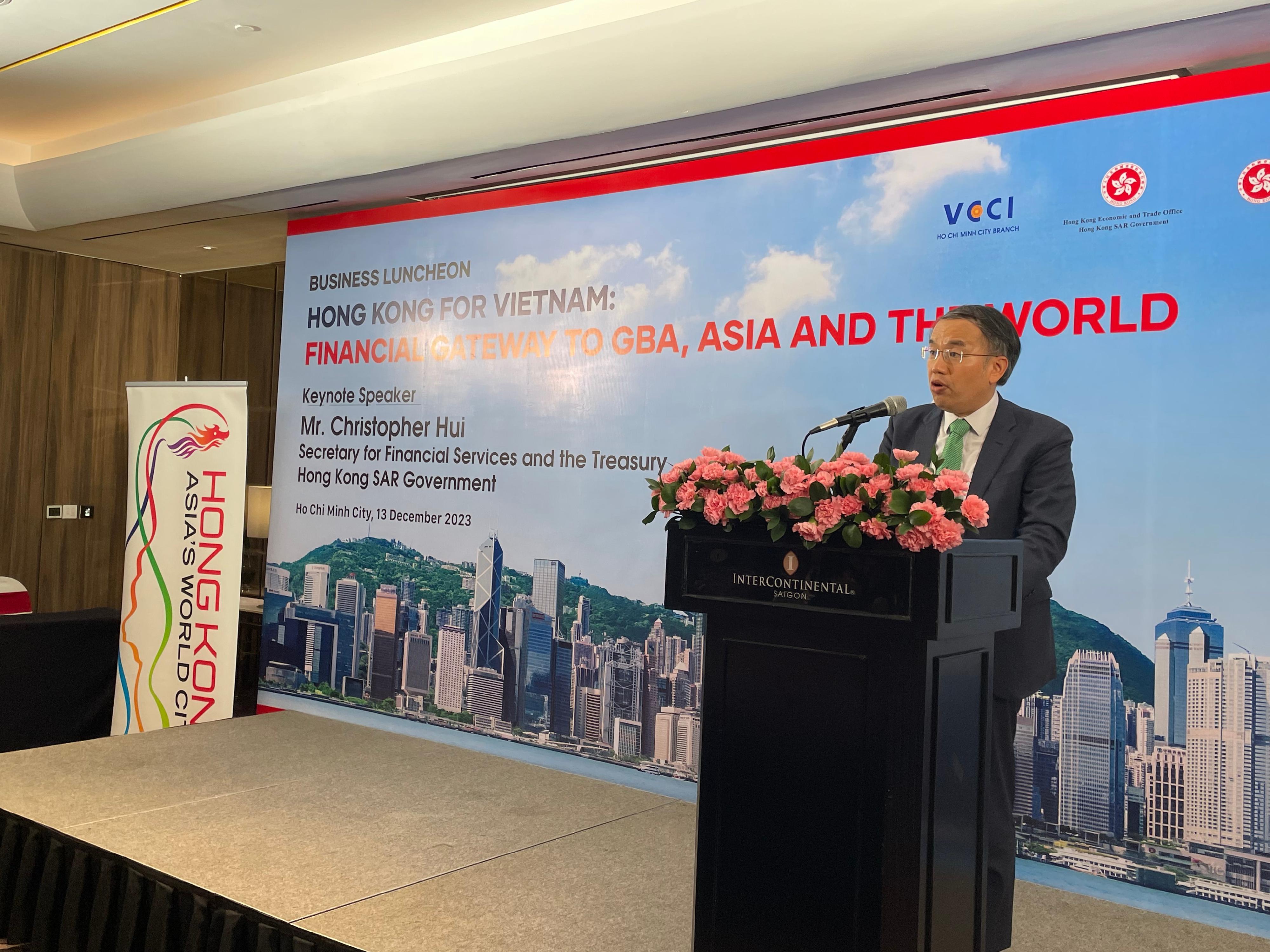 The Secretary for Financial Services and the Treasury, Mr Christopher Hui, today (December 13) started his visit to Vietnam. Photo shows Mr Hui delivering a speech at the business luncheon co-organised by the Hong Kong Economic and Trade Office in Singapore and the Vietnam Chamber of Commerce and Industry in Ho Chi Minh City.
