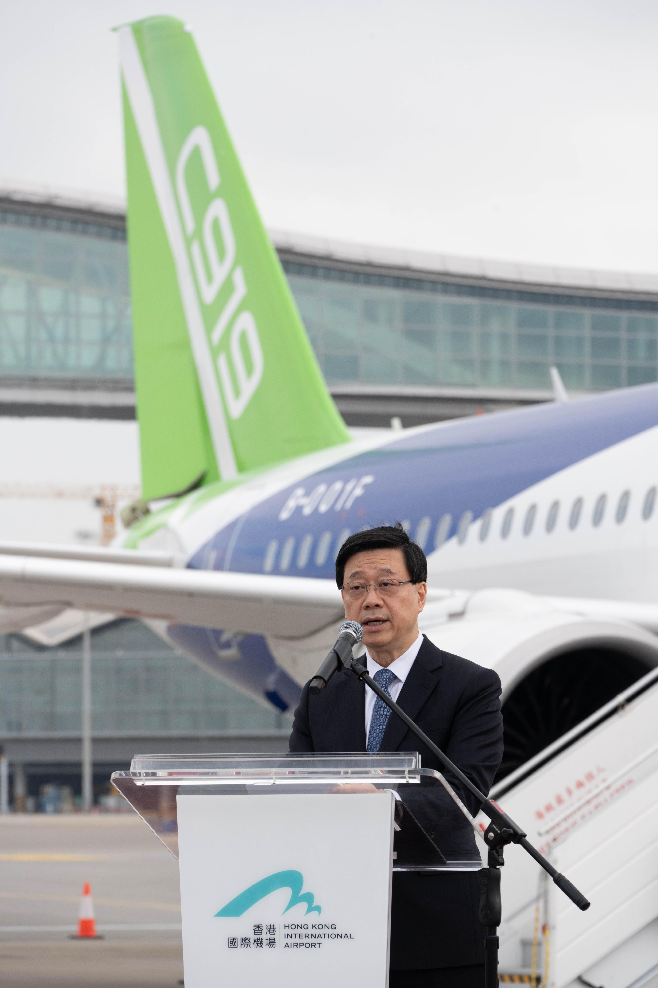 The Chief Executive, Mr John Lee, speaks at the welcome ceremony for aircraft C919 and ARJ21 today (December 13).
