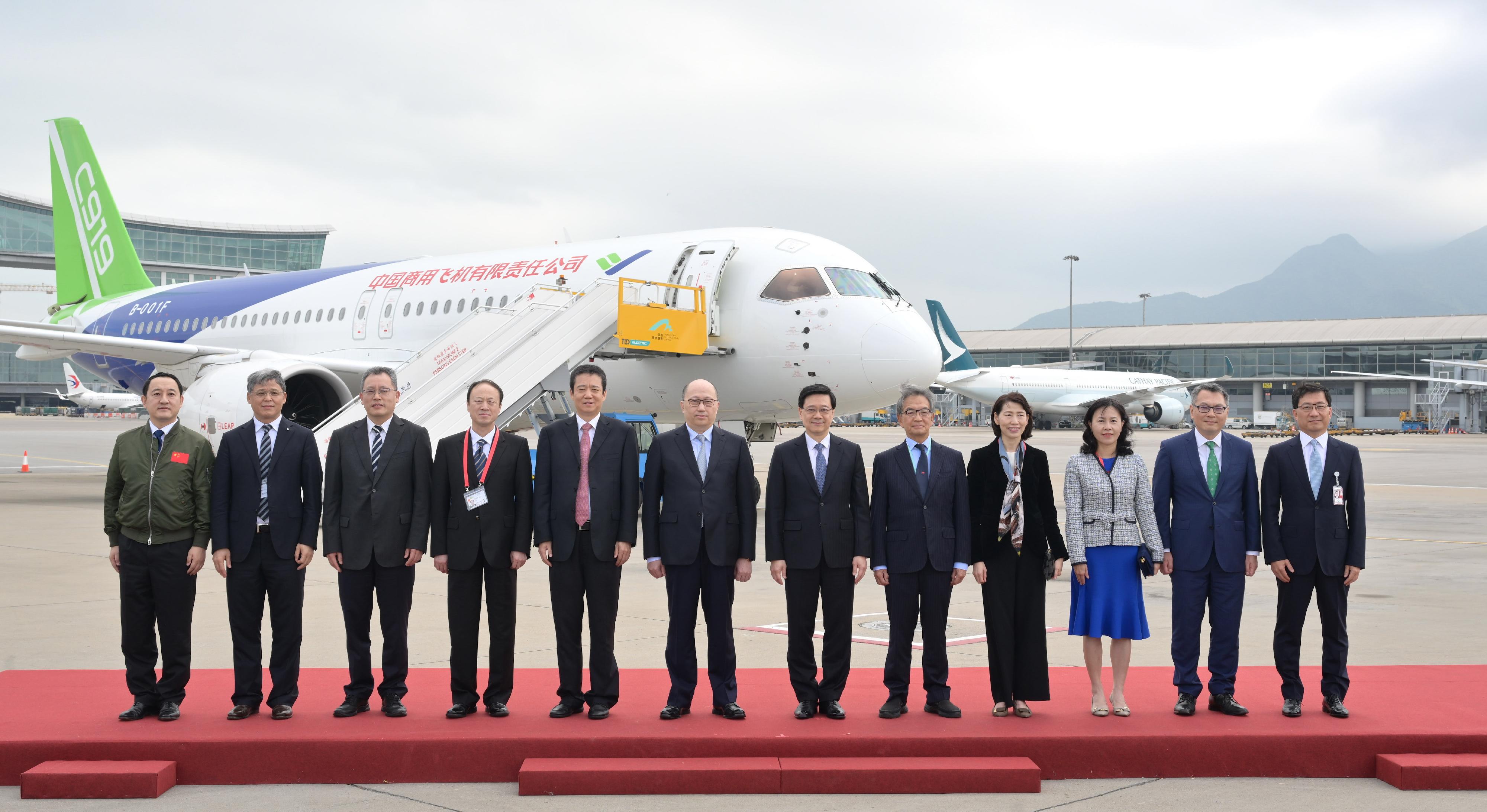 The Chief Executive, Mr John Lee, attended the welcome ceremony for aircraft C919 and ARJ21 today (December 13). Photo shows Mr Lee (sixth right); the Director of the Liaison Office of the Central People's Government in the Hong Kong Special Administrative Region, Mr Zheng Yanxiong (sixth left); Deputy Administrator of the Civil Aviation Administration of China Mr Cui Xiaofeng (fifth left); the Chairman of the Airport Authority Hong Kong, Mr Jack So (fifth right); Vice President of Commercial Aircraft Corporation of China, Ltd Mr Zhang Yujin (third left), and other guests at the welcome ceremony. 