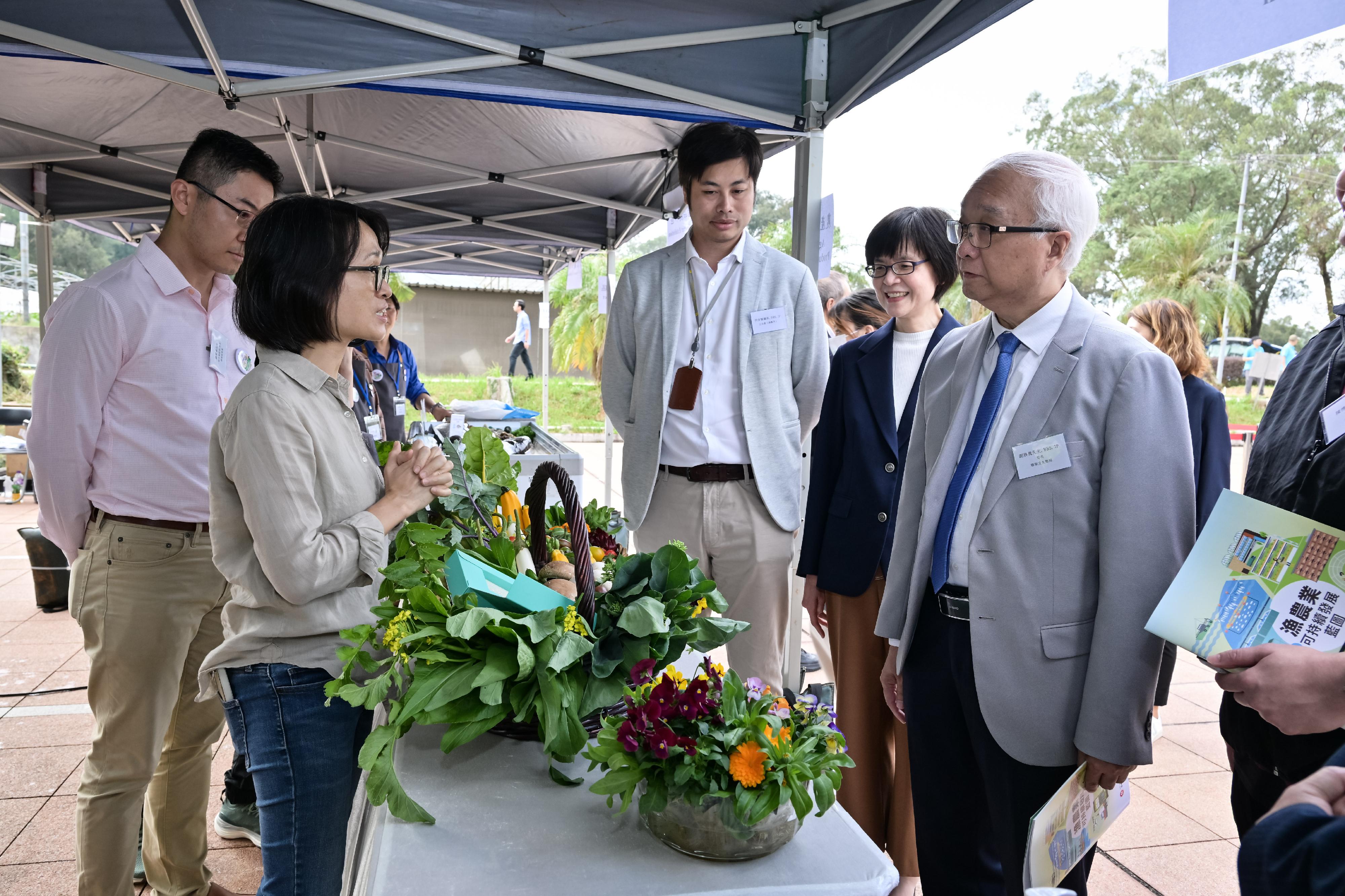 The Government today (December 14) released the Blueprint for the Sustainable Development of Agriculture and Fisheries. Picture shows the Secretary for Environment and Ecology, Mr Tse Chin-wan (first right); the Permanent Secretary for Environment and Ecology (Food), Miss Vivian Lau (second right); and the Legislative Council Member Mr Steven Ho (third right), listening to an introduction of agriculture and fisheries’ products. 
