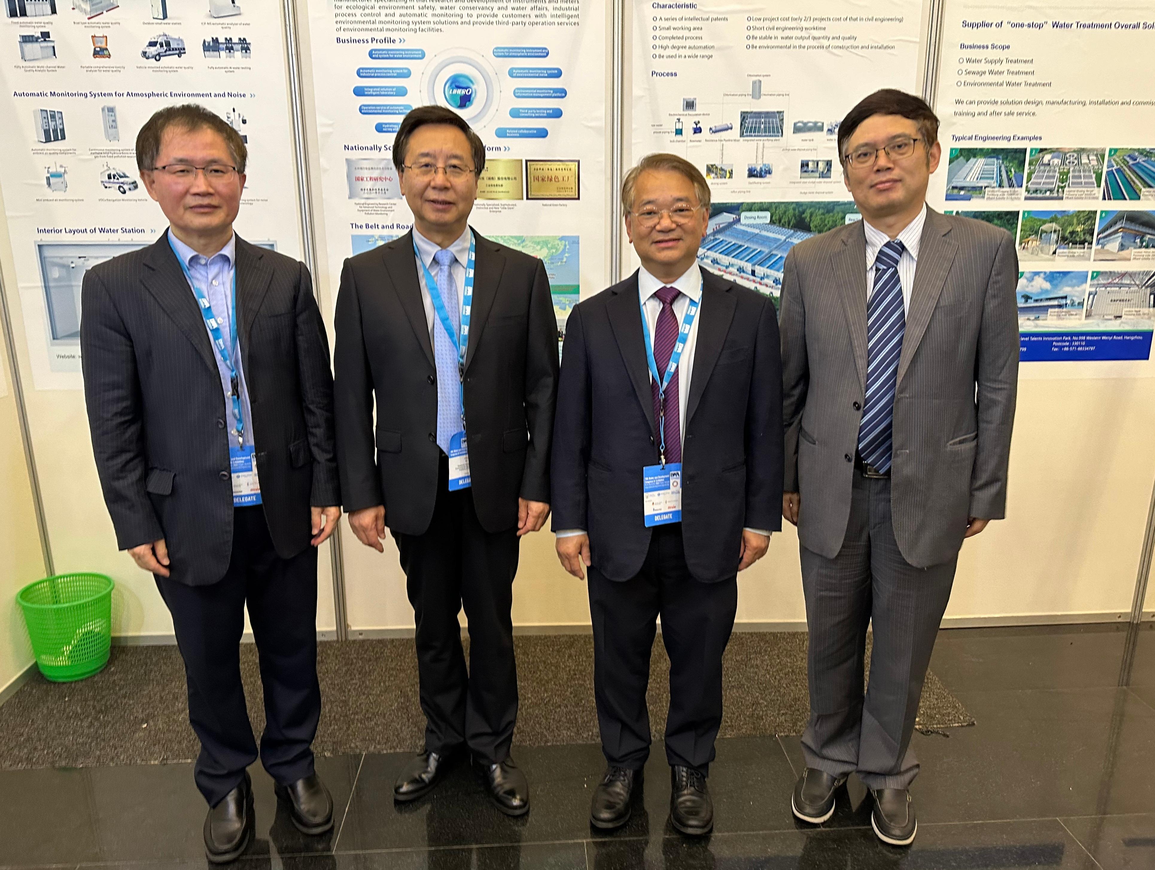The Director of Environmental Protection, Dr Samuel Chui, attended the Water and Development Congress & Exhibition organised by the International Water Association, and an international workshop as invited by the Research Center for Eco-Environmental Sciences (RCEES) of the Chinese Academy of Sciences (CAS) in Rwanda, Africa, on December 13 and 14. Photo shows Dr Chui (second right) with Professor Qu Jiuhui (second left) from the RCEES of the CAS, Professor Yang Min (first right) from the RCEES of the CAS and Professor Wu Qingping (first left) from the Institute of Microbiology, Guangdong Academy of Sciences.