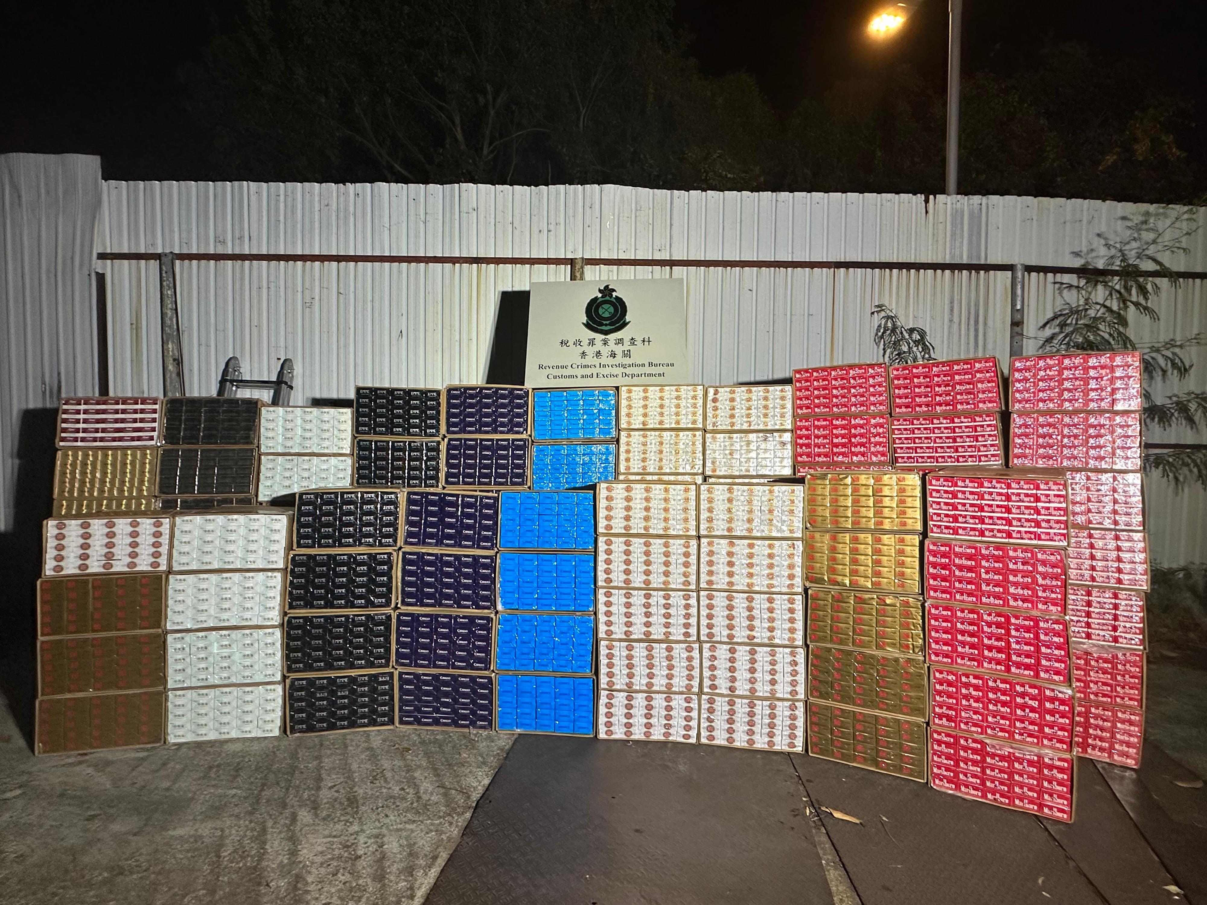 Hong Kong Customs yesterday (December 13) conducted anti-illicit cigarette operations in Tsim Sha Tsui and Yuen Long, and successfully cracked down on two suspected illicit cigarette storage centres. A total of about 2.75 million suspected illicit cigarettes with a total estimated market value of about $10 million and a duty potential of about $6.9 million were seized. Photo shows the suspected illicit cigarettes seized in Yuen Long.
