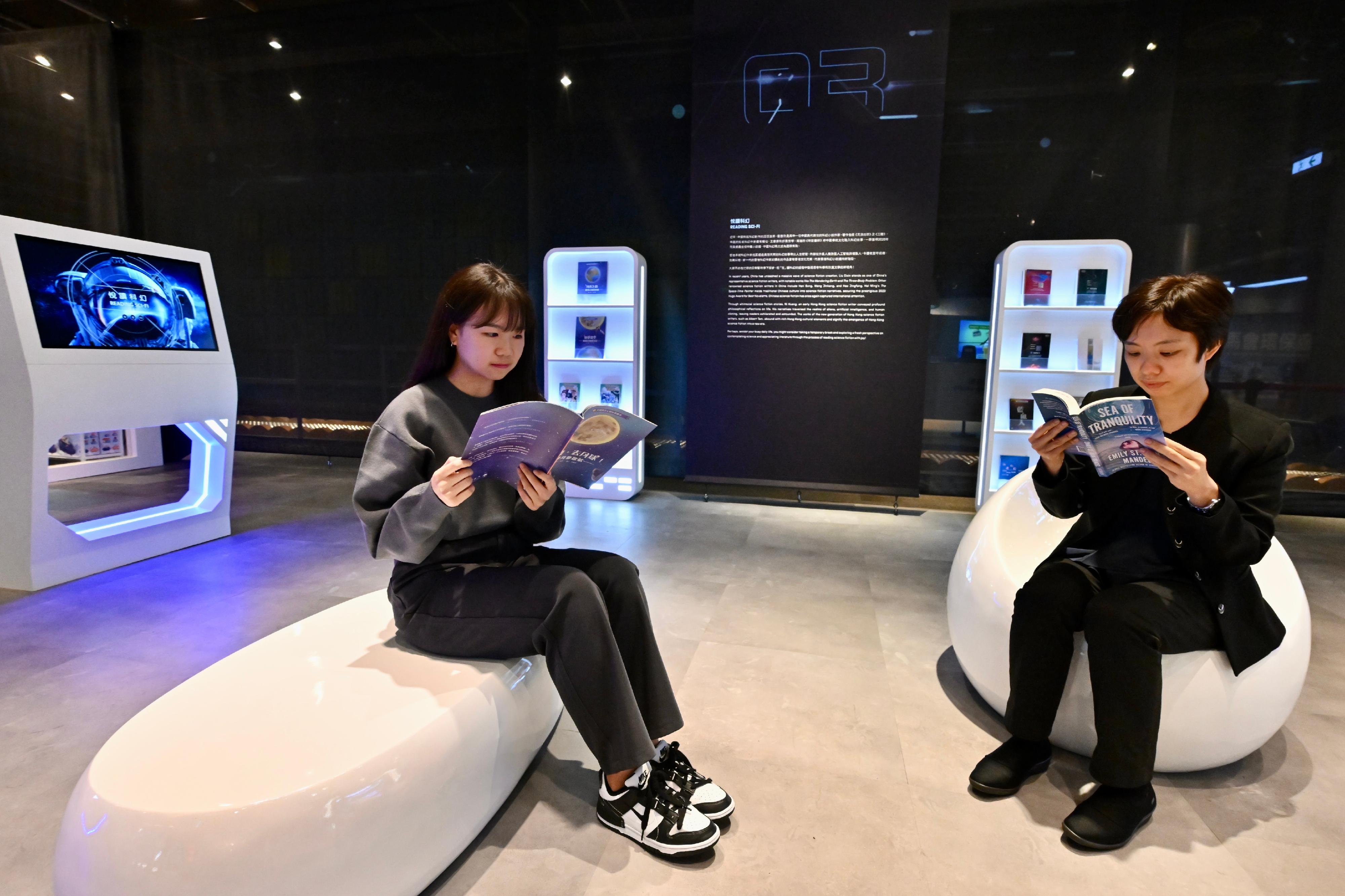 The Hong Kong Science Museum will launch a new special exhibition, "Science Fiction: Voyage to the Edge of Imagination", tomorrow (December 15). The exhibition displays science fiction books selected by the Hong Kong Science Museum and Hong Kong Public Libraries.
