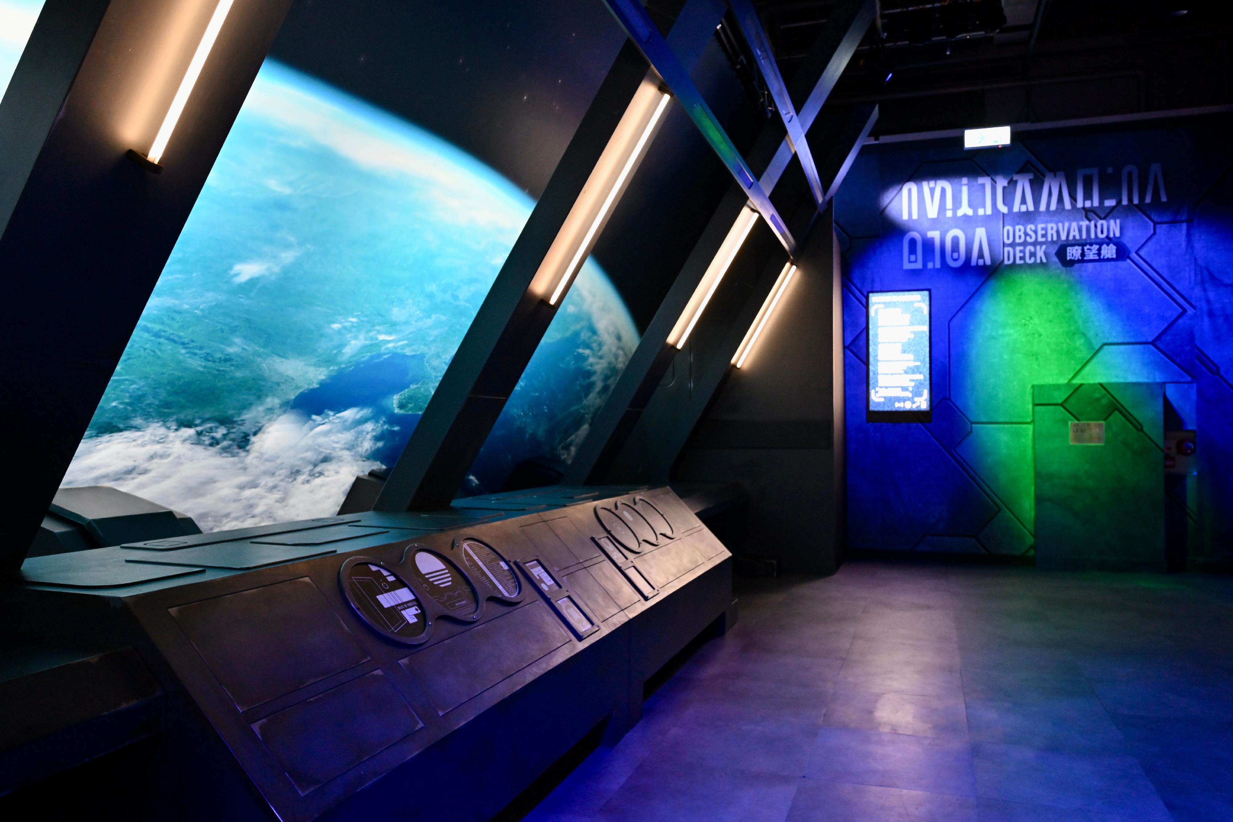 香港科學館明日（十二月十五日）推出新專題展覽「科幻旅航」。參觀者可以模擬從太空欣賞地球的壯麗景色。