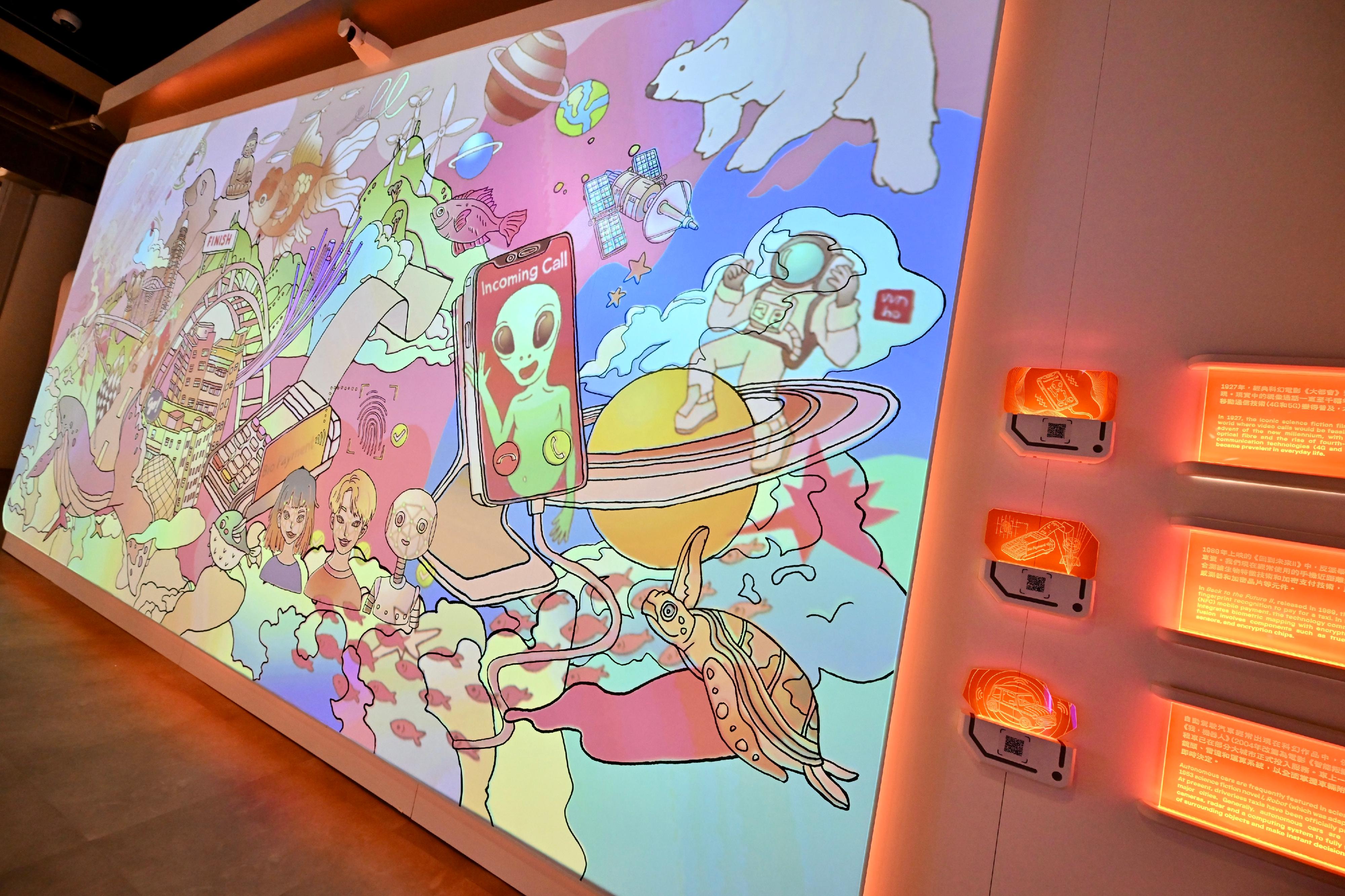 香港科学馆明日（十二月十五日）推出新专题展览「科幻旅航」。图示由本地艺术家何博欣创作的壁画，配以动画方式，展示了科幻与科技进步的交集。