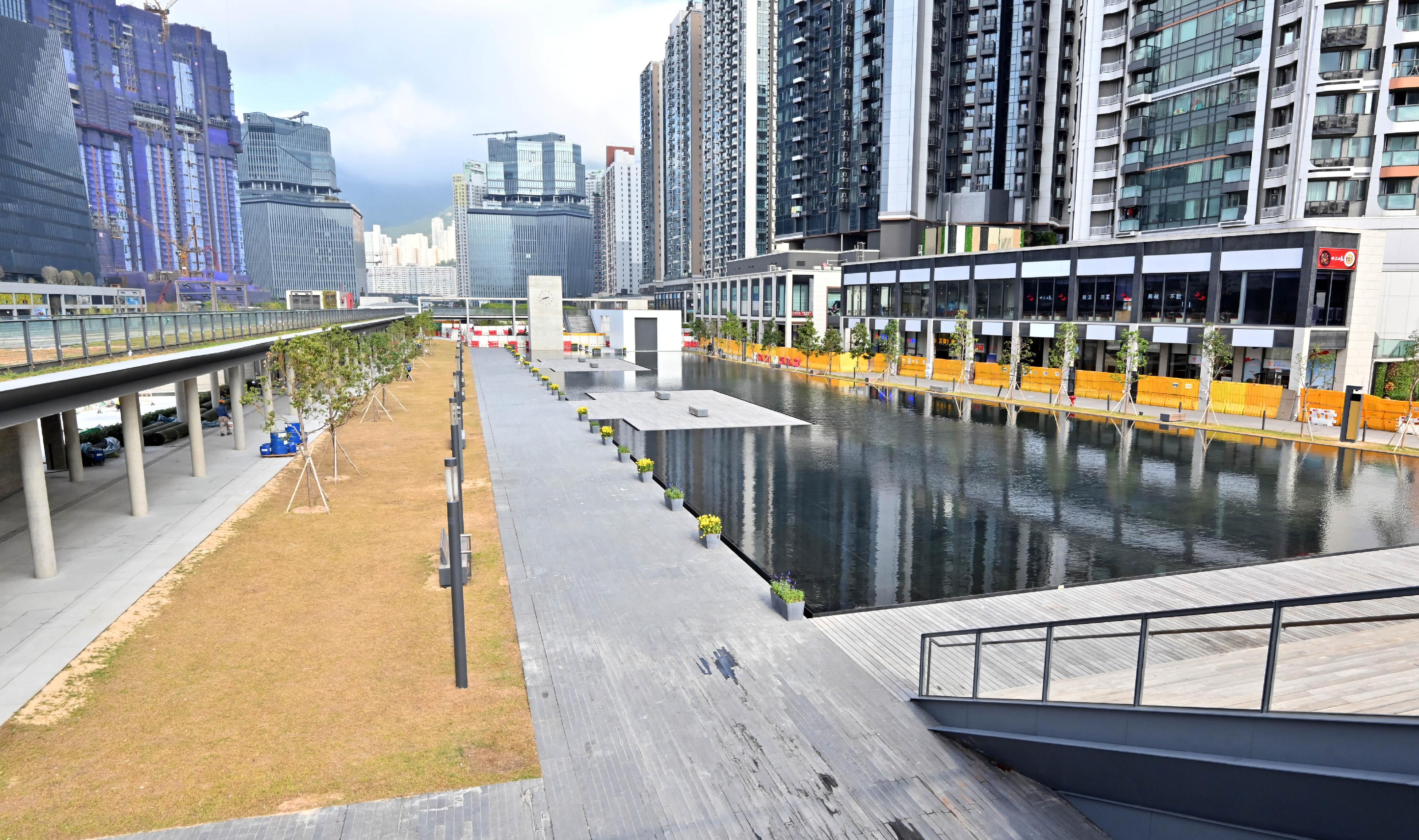 Occupying about 8.5 hectares at the north apron of the former Kai Tak Airport, the newly built Phase II of Kai Tak Station Square in Kowloon City District is now open for public use. 




