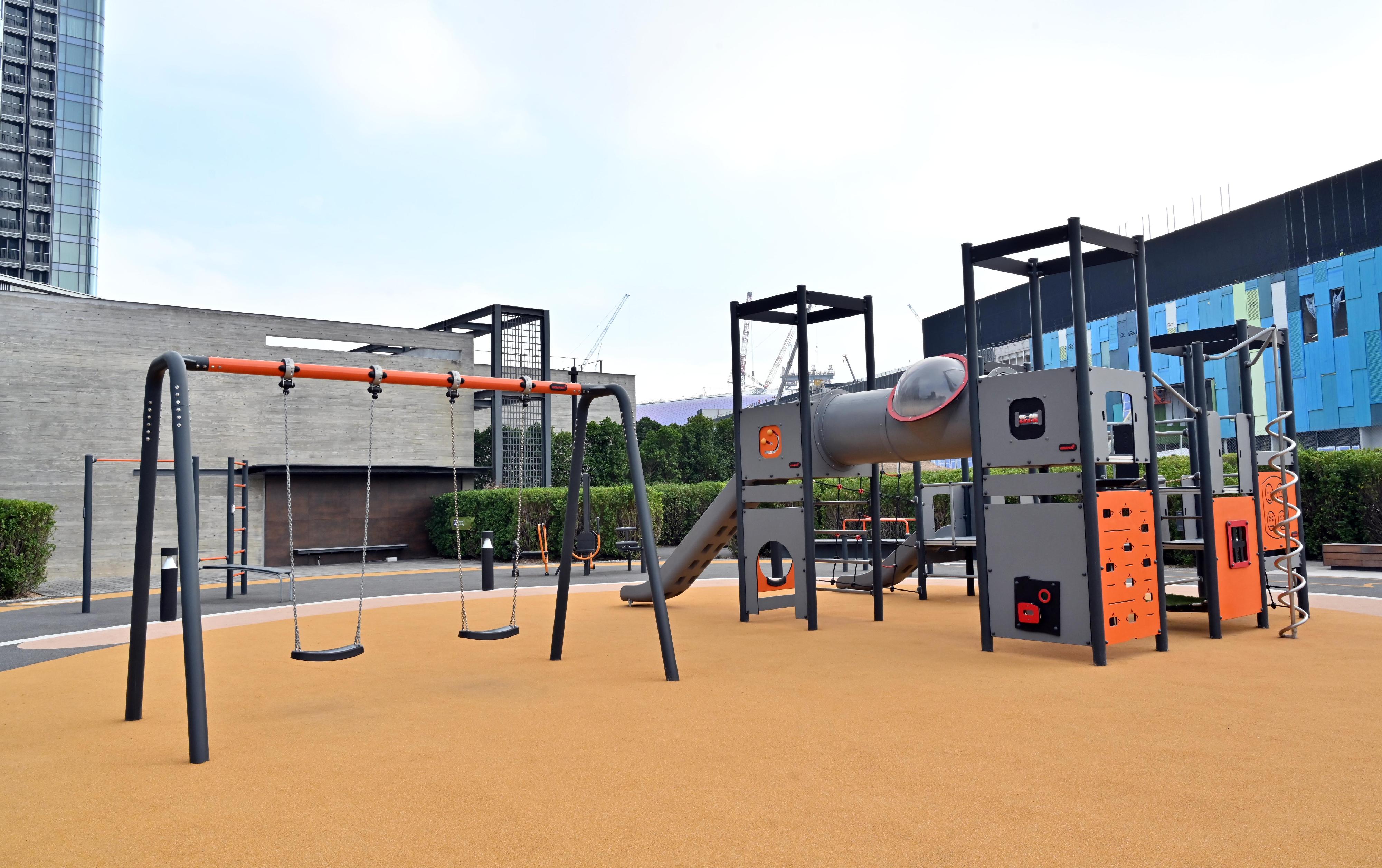 The newly built Phase II of Kai Tak Station Square in Kowloon City District is now open for public use. A variety of recreational facilities are available to meet the needs of people of all ages. Photo shows a children’s play area.

