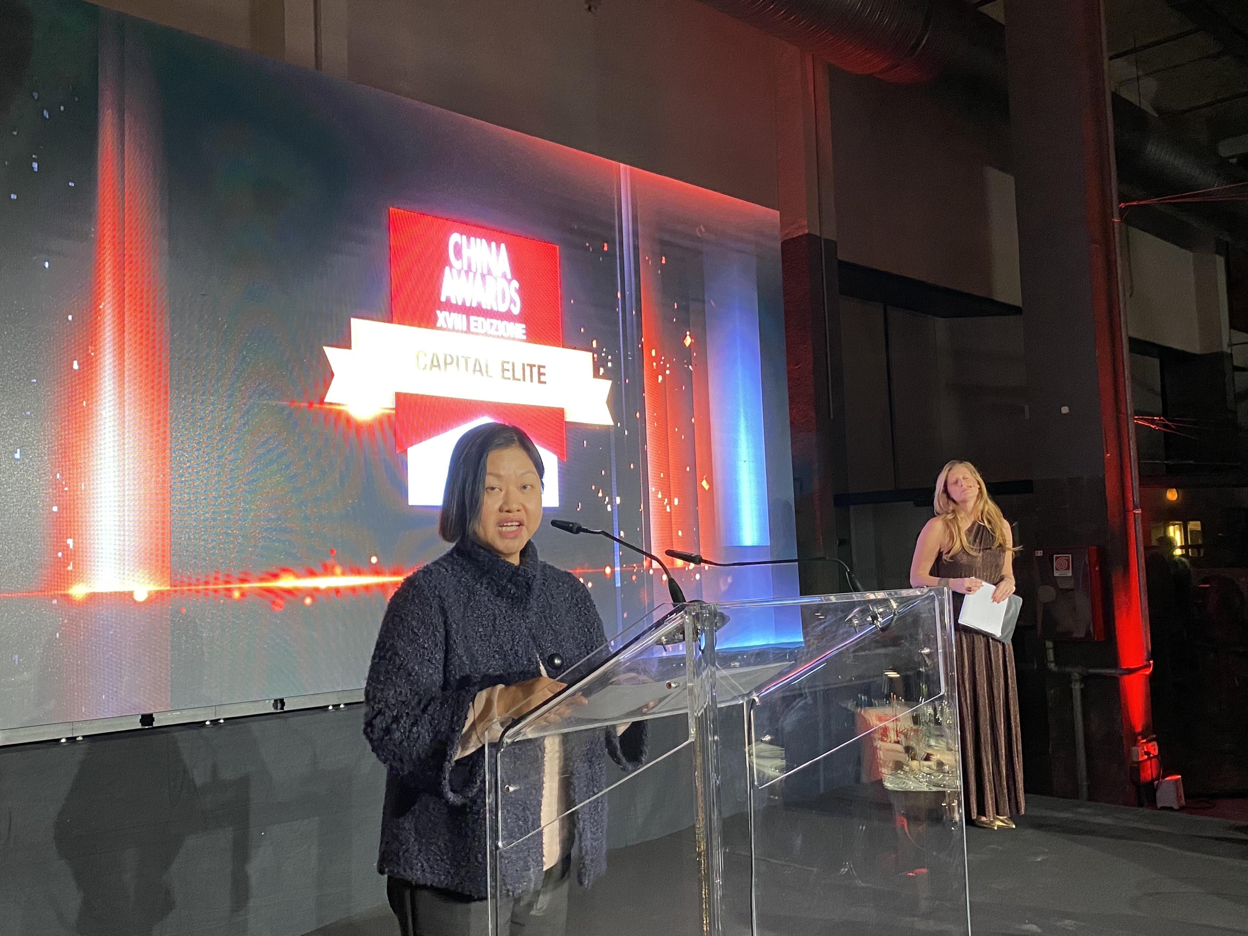 The Special Representative for Hong Kong Economic and Trade Affairs to the European Union, Ms Shirley Yung, delivered a speech at the 18th China Awards organised by the Italy China Council Foundation in Milan, Italy on December 13 (Milan time). Miss Yung highlighted Hong Kong’s unique status as a gateway between China and the rest of the world and invited Italian entrepreneurs to grasp the opportunities Hong Kong can offer to them in their Asia business.