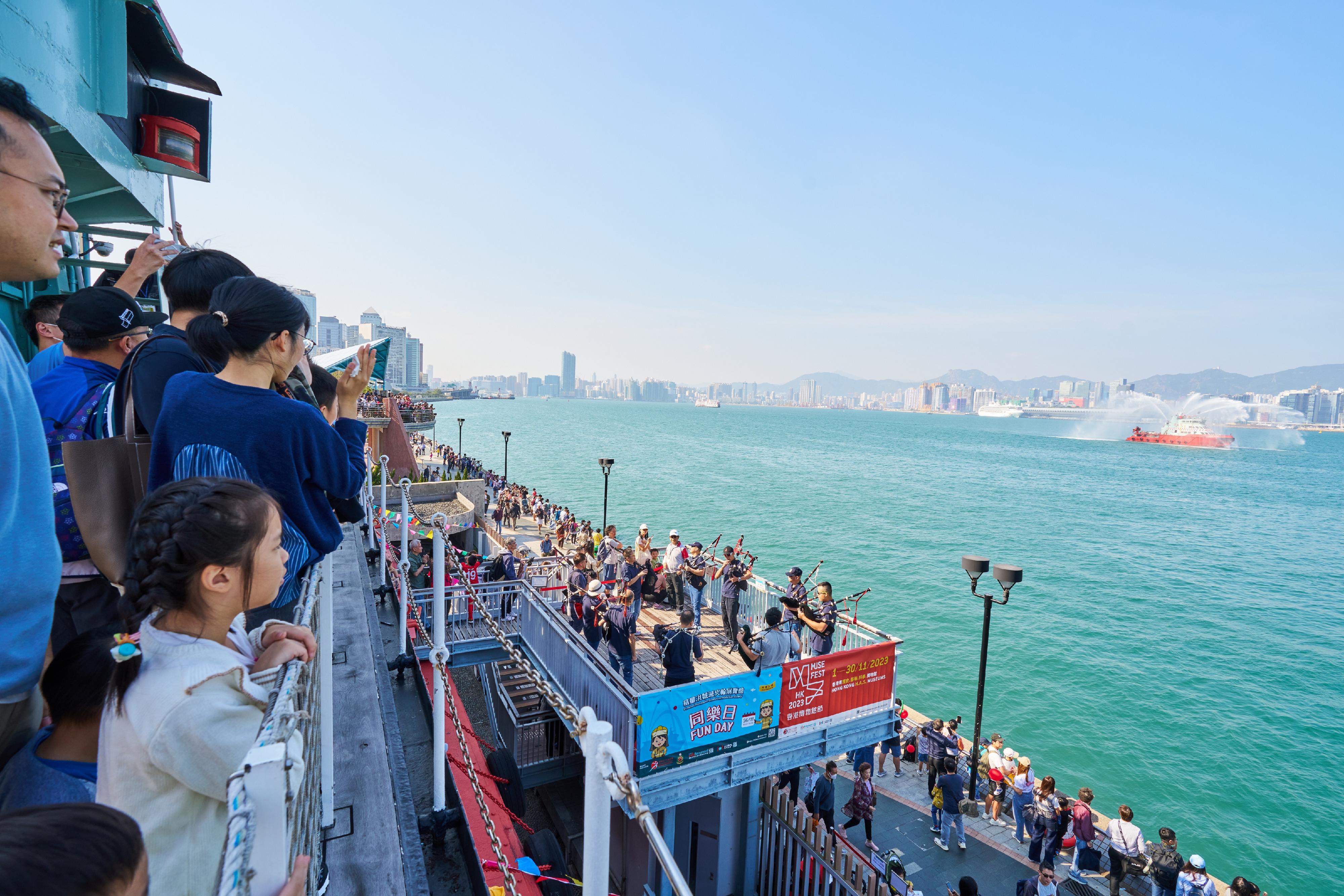 康樂及文化事務署十一月期間舉辦的「香港博物館節2023」圓滿結束。圖示葛量洪號滅火輪展覽館同樂日，大人小孩樂在其中。