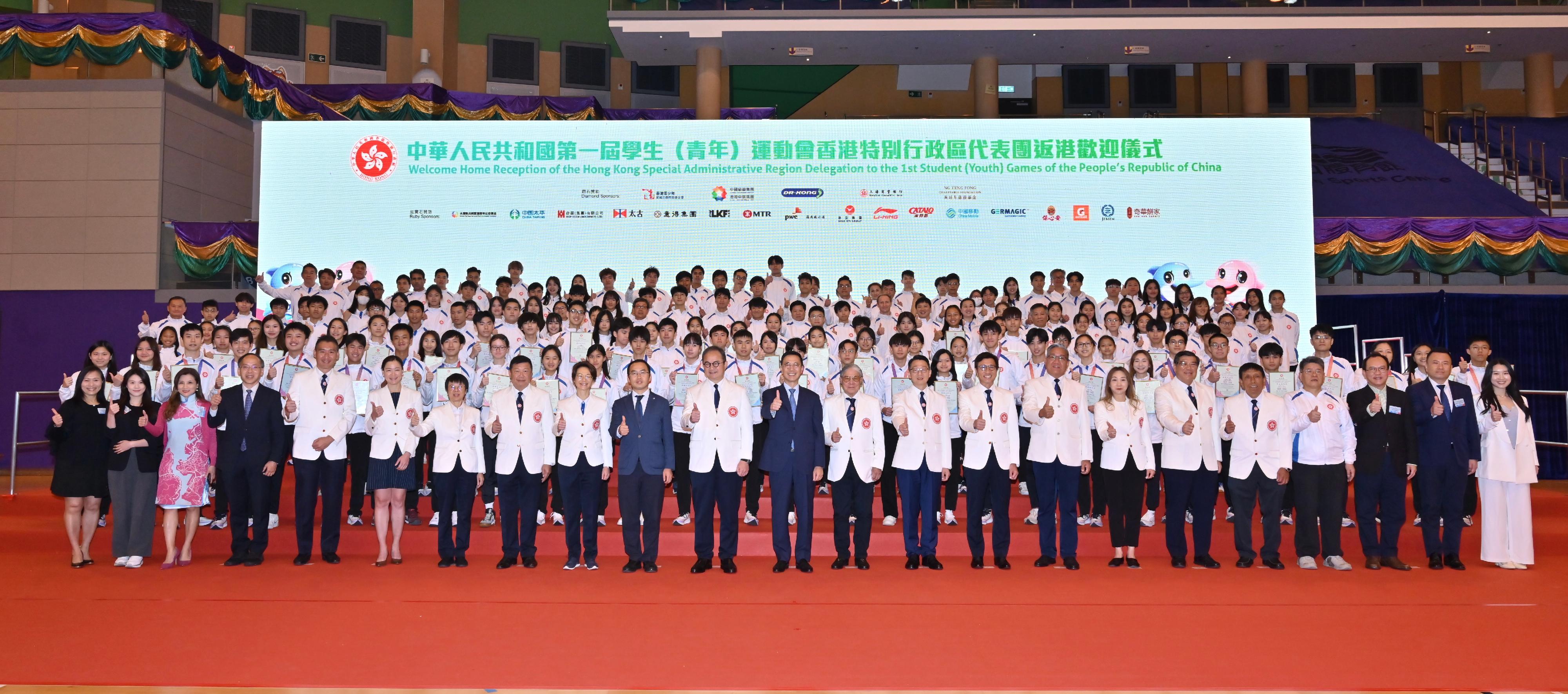 The Secretary for Culture, Sports and Tourism and the Chef de Mission of the Hong Kong Special Administrative Region (HKSAR) Delegation, Mr Kevin Yeung, officiated at the welcome home reception for the Delegation to the 1st National Student (Youth) Games at Ma On Shan Sports Centre, Sha Tin today (December 16). Photo shows (front row, from eighth right) the Chairman of the Executive Committee of the Delegation, Mr Cheng King-leung; the Commissioner for Sports and member of the Organising Committee of the Delegation, Mr Sam Wong; the Director of Leisure and Cultural Services and Deputy De Mission of the Delegation, Mr Vincent Liu; the President of the Sports Federation & Olympic Committee of Hong Kong, China and the Chairman of the Organising Committee of the Delegation, Mr Timothy Fok; Mr Yeung; the Permanent Secretary for Culture, Sports and Tourism and Honorary Adviser of the Delegation, Mr Joe Wong; the Head of Sports Section of the Department of Publicity, Cultural and Sports Affairs of the Liaison Office of the Central People’s Government in the HKSAR, Mr Zhu Jianping; the Deputy Director of Leisure and Cultural Services (Leisure Services) and member of the Organising Committee of the Delegation, Miss Winnie Chui, and other guests with athletes.
