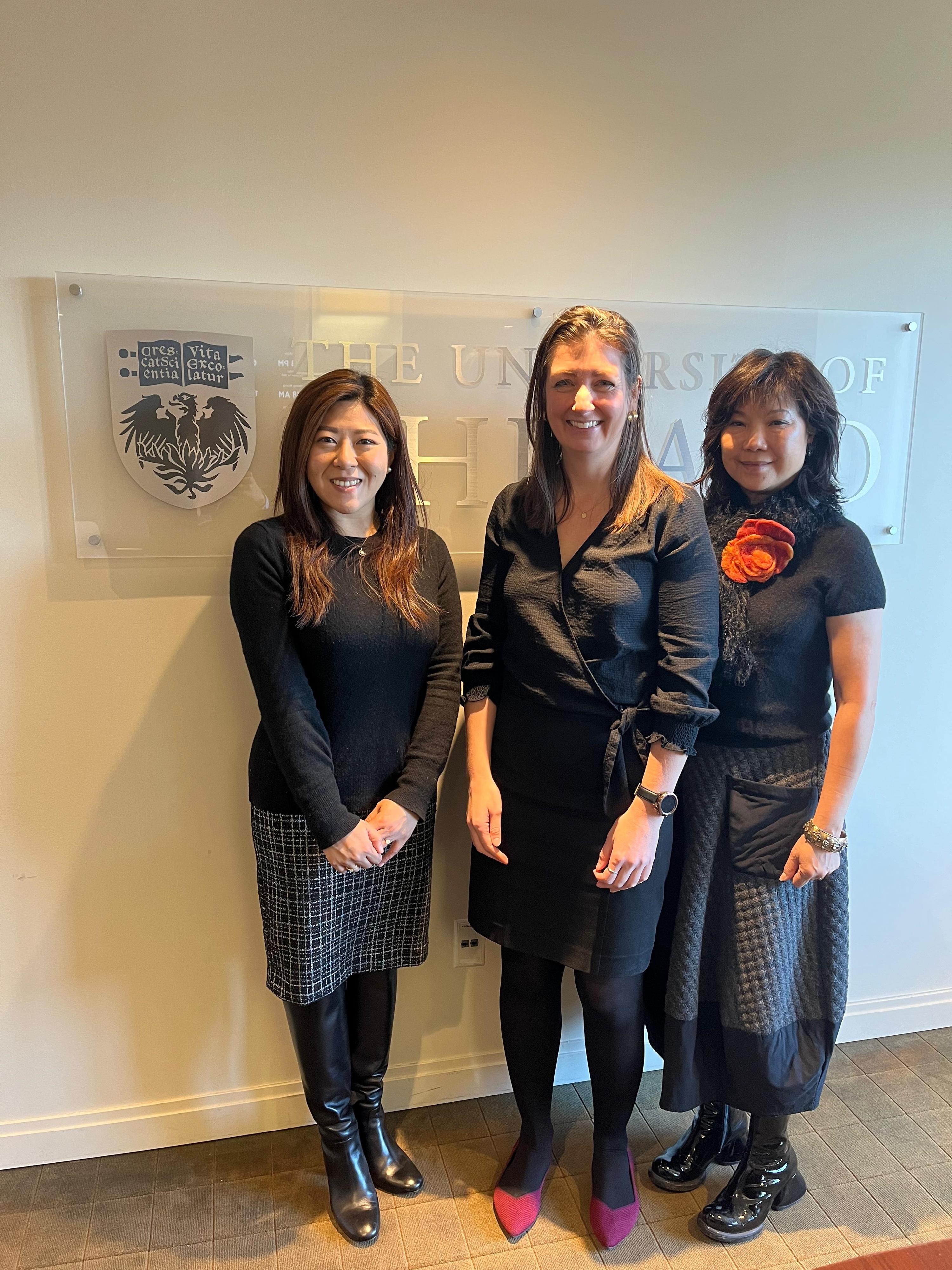 The Director of the Hong Kong Economic and Trade Office, New York, Ms Maisie Ho, celebrated the festive season with the business and trade sectors in Chicago, Illinois from  December 13 to15 (Chicago time), where she connected with local government, arts and education interlocutors to discuss matters of mutual interests during her three-day stay. Photo shows (from left) Ms Ho with the Associate Vice President of Global Initiatives and Strategy at the University of Chicago, Ms Katie Hrinyak and the Associate Director of Global Initiatives and Strategy at the University of Chicago, Ms Janice Ng on December 14. 