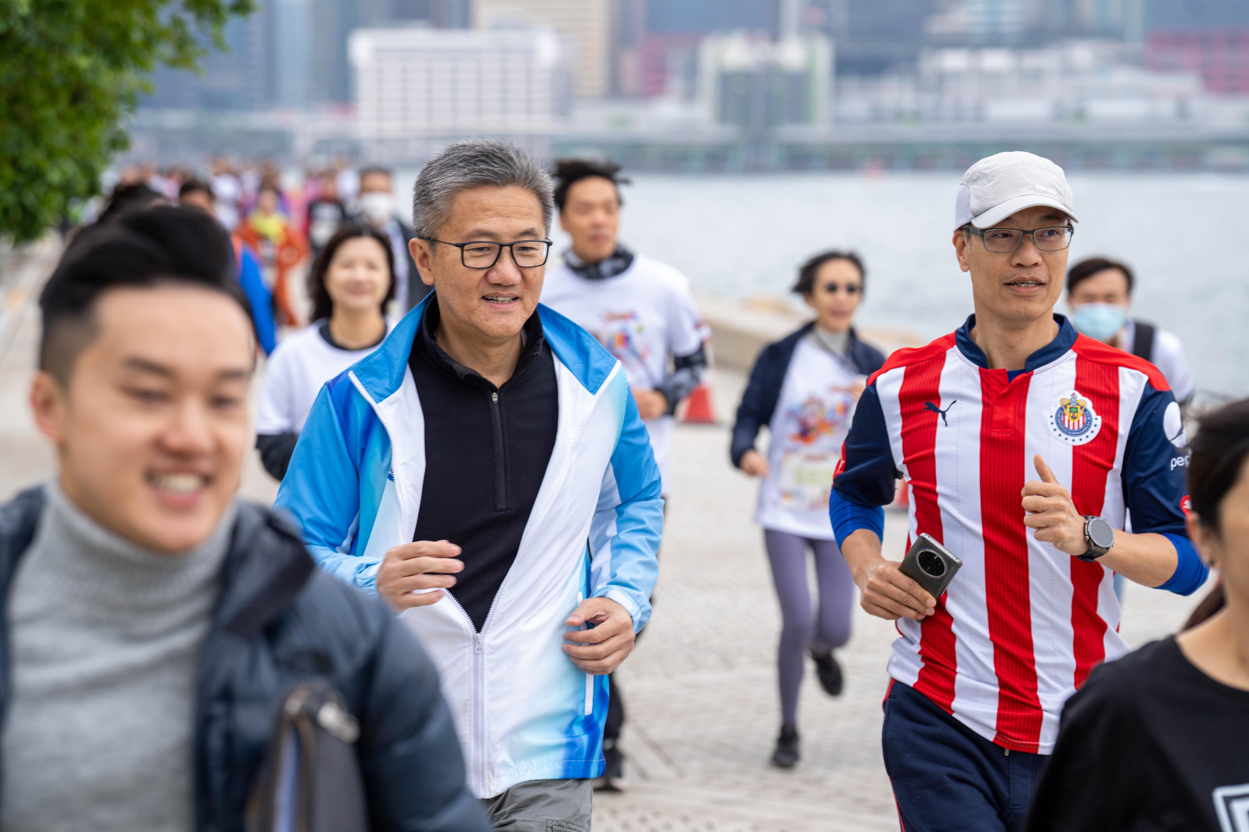 The Anti-Deception Coordination Centre of the Hong Kong Police Force organises the "West Kowloon CHILL RUN Winter Market cum Anti-Scam Charity Run 2023" at the West Kowloon Cultural District today (December 17). Photo shows the Commissioner of Police, Mr Siu Chak-yee (left), and the Director of Crime and Security, Mr Yip Wan-lung (right), participating in the Anti-Scam Charity Run.