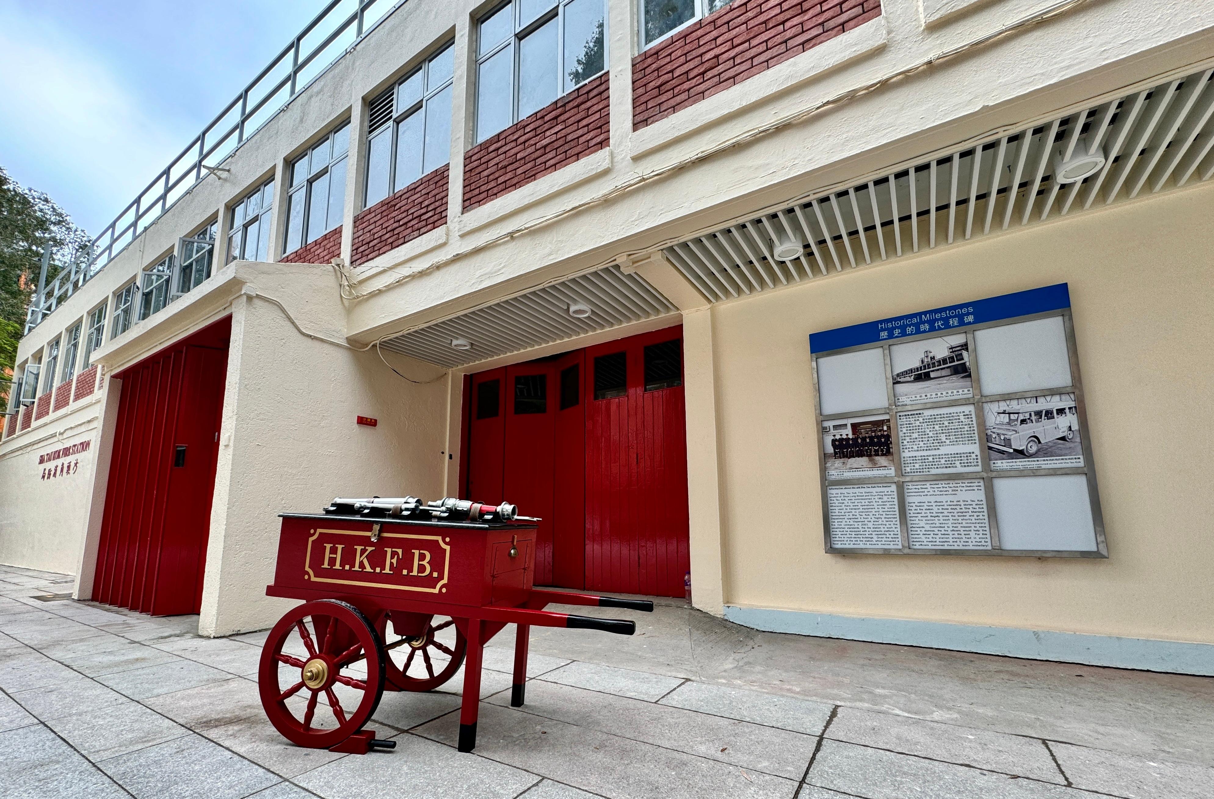 The Second Phase Opening-up of Sha Tau Kok will begin on January 1 next year. Initially, up to 1,000 tourists per day will be allowed to visit all parts of Sha Tau Kok, except Chung Ying Street, after applying online for a Closed Area Permit. Photo shows a replica of a century-old fire-fighting hand cart displayed at the entrance of the old Sha Tau Kok Fire Station.
