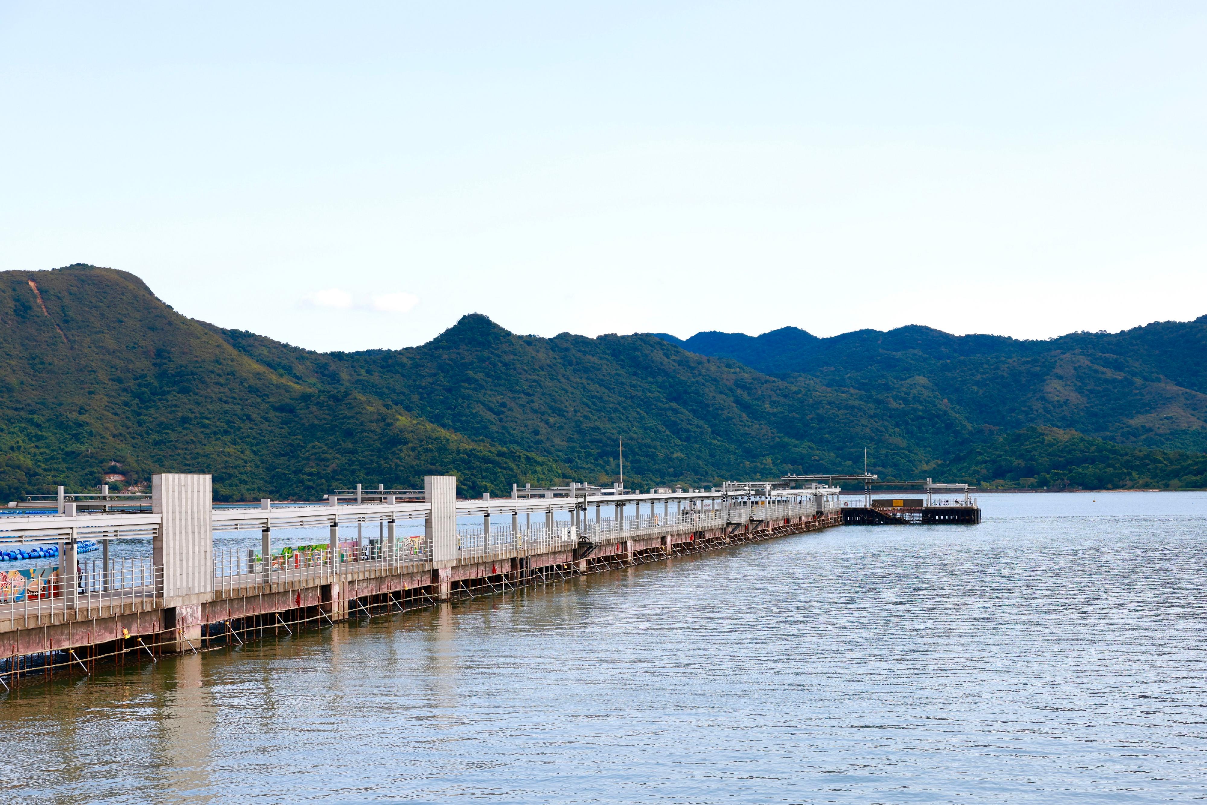 The Second Phase Opening-up of Sha Tau Kok will begin on January 1 next year. Initially, up to 1,000 tourists per day will be allowed to visit all parts of Sha Tau Kok, except Chung Ying Street, after applying online for a Closed Area Permit. Photo shows the longest pier in Hong Kong, Sha Tau Kok Pier.