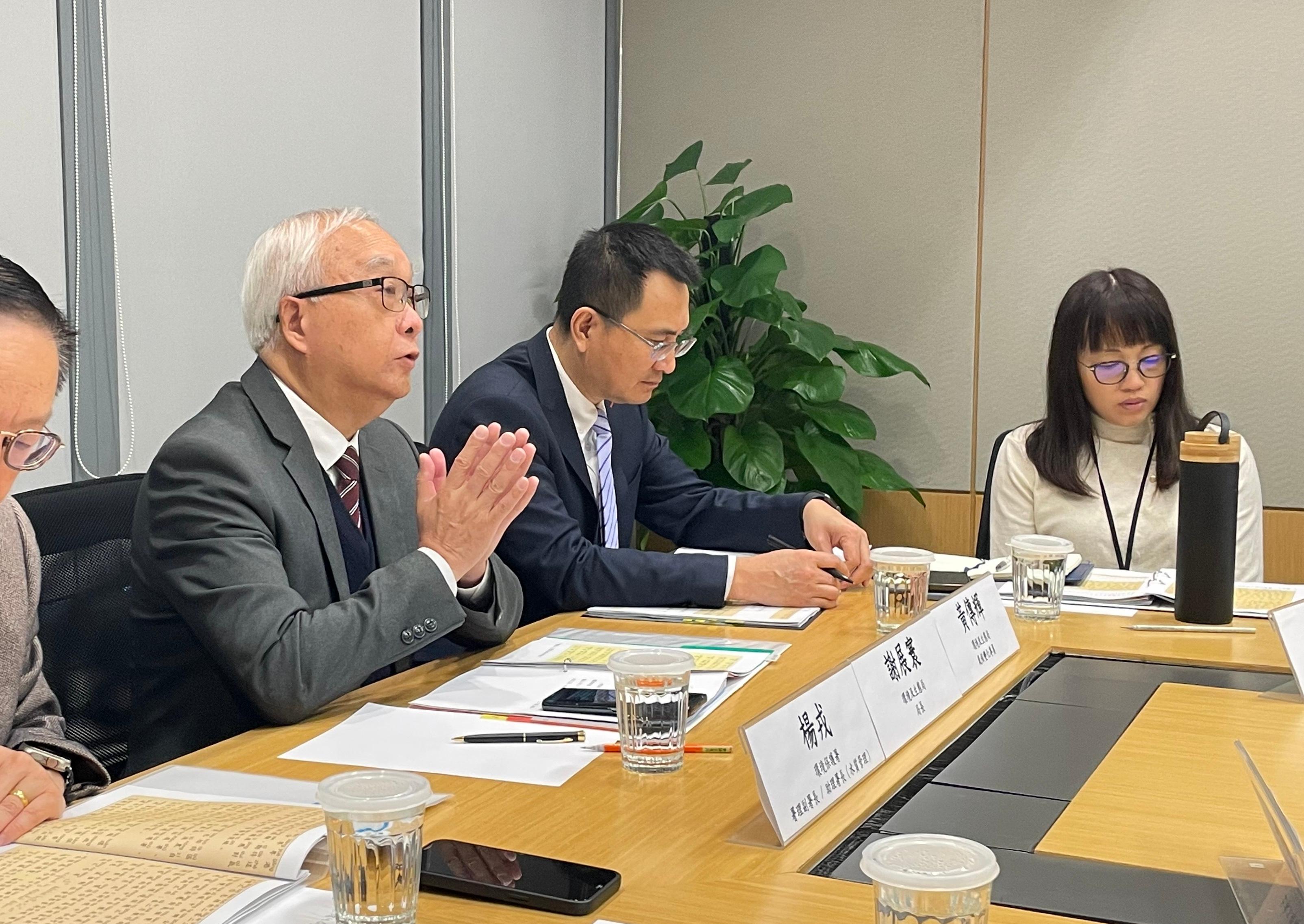 The Secretary for Environment and Ecology, Mr Tse Chin-wan (first left), and the Director-General of the Department of Ecology and Environment of Guangdong Province, Ms Xu Xiaoxia, today (December 19) co-chaired the fifth meeting of the Hong Kong-Guangdong Joint Working Group on Environmental Protection and Combating Climate Change by video conferencing. The meeting reviewed the progress of collaboration between the two sides in 2023 and agreed on the work plan for 2024. 