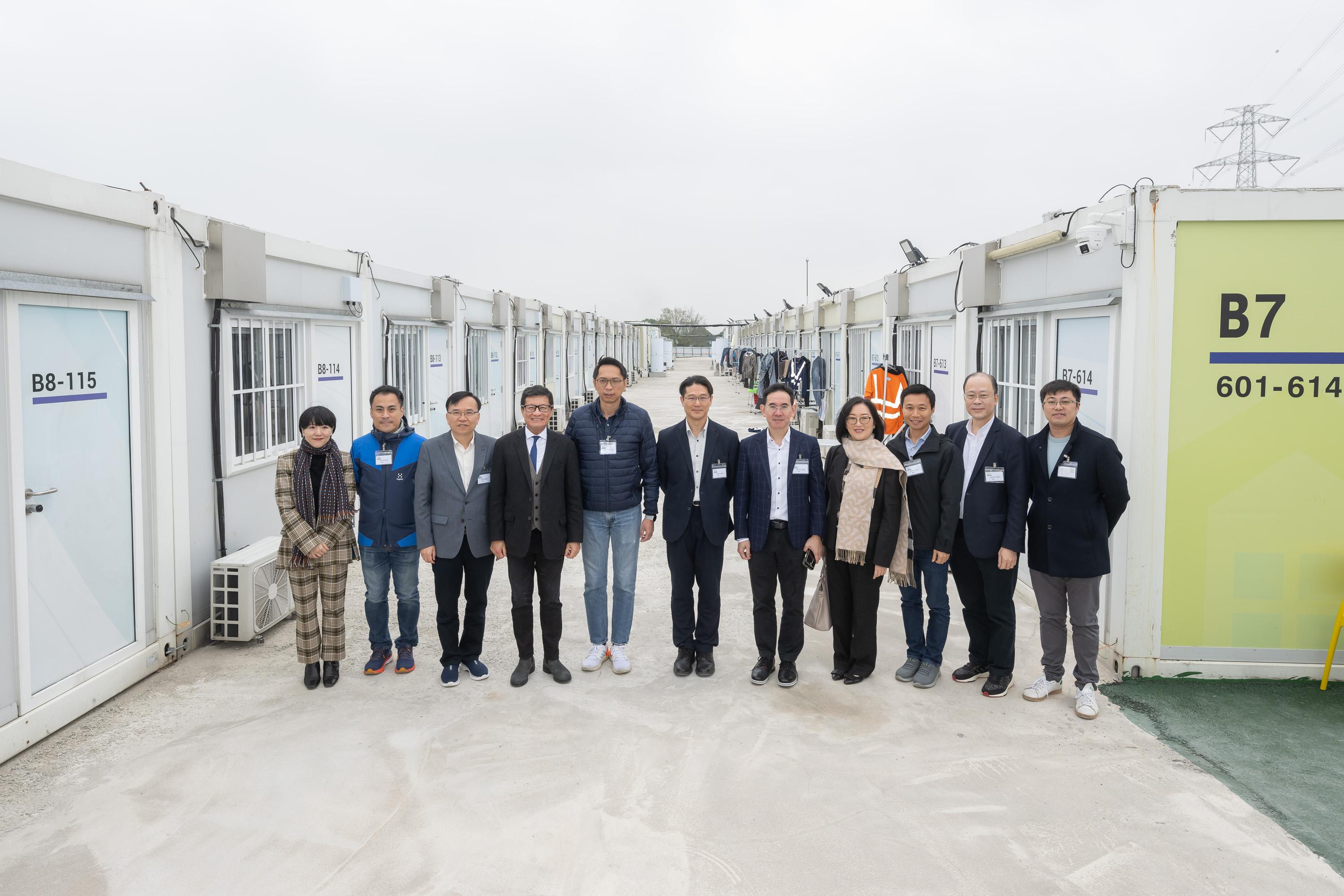 The Legislative Council Panel on Manpower visited the Construction Sector Imported Labour Quarters in Tam Mi, Yuen Long, today (December 19). Photo shows the Chairman of the Panel, Mr Luk Chung-hung (fifth left), the Deputy Chairman of the Panel, Mr Lam Chun-sing (third right), other Members, the Acting Secretary for Development, Mr David Lam (fifth right), and representatives of the Administration and the Construction Industry Council in the Construction Sector Imported Labour Quarters.