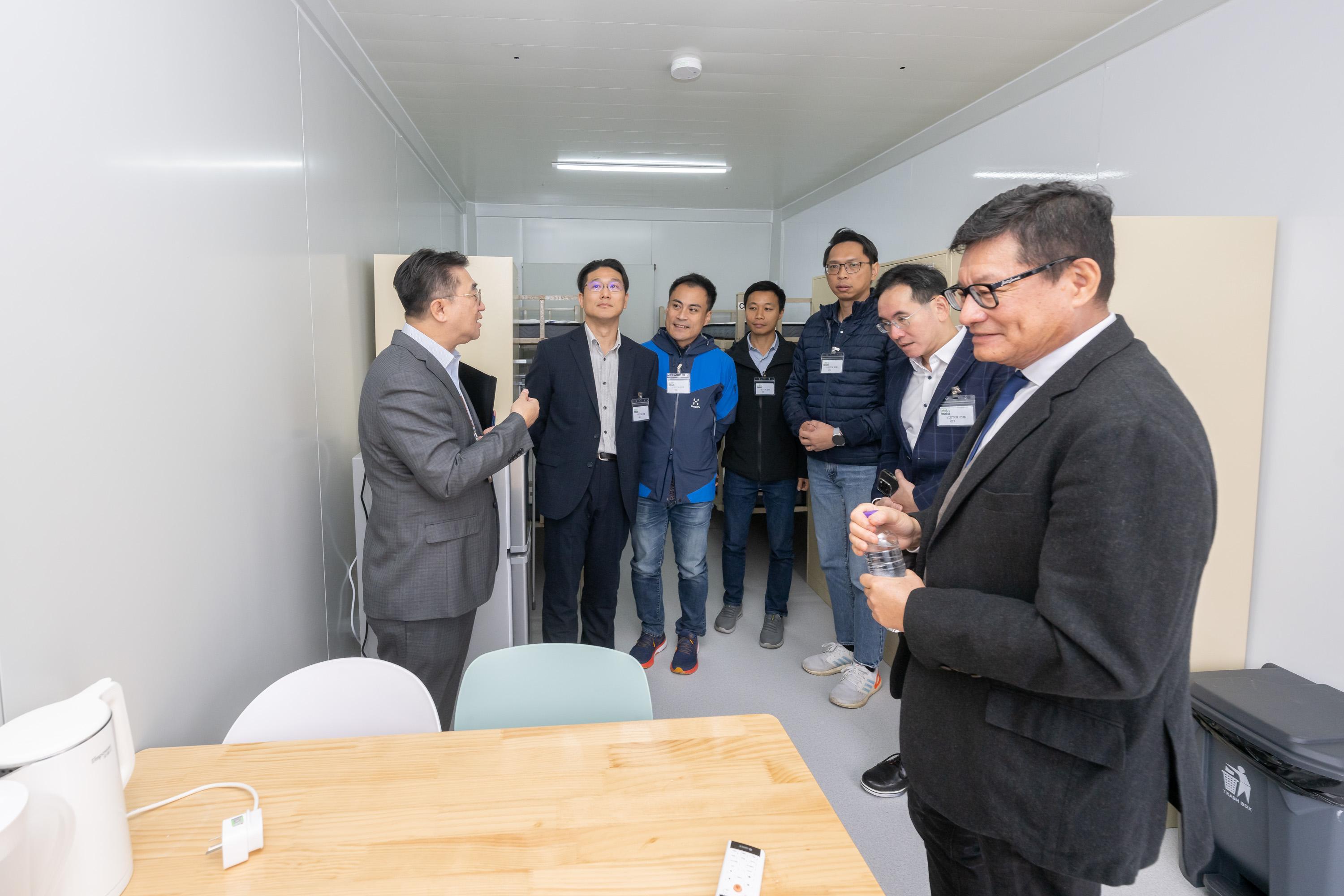 The Legislative Council Panel on Manpower visited the Construction Sector Imported Labour Quarters in Tam Mi, Yuen Long, today (December 19). Photo shows Members observing a dormitory unit in the Quarters.