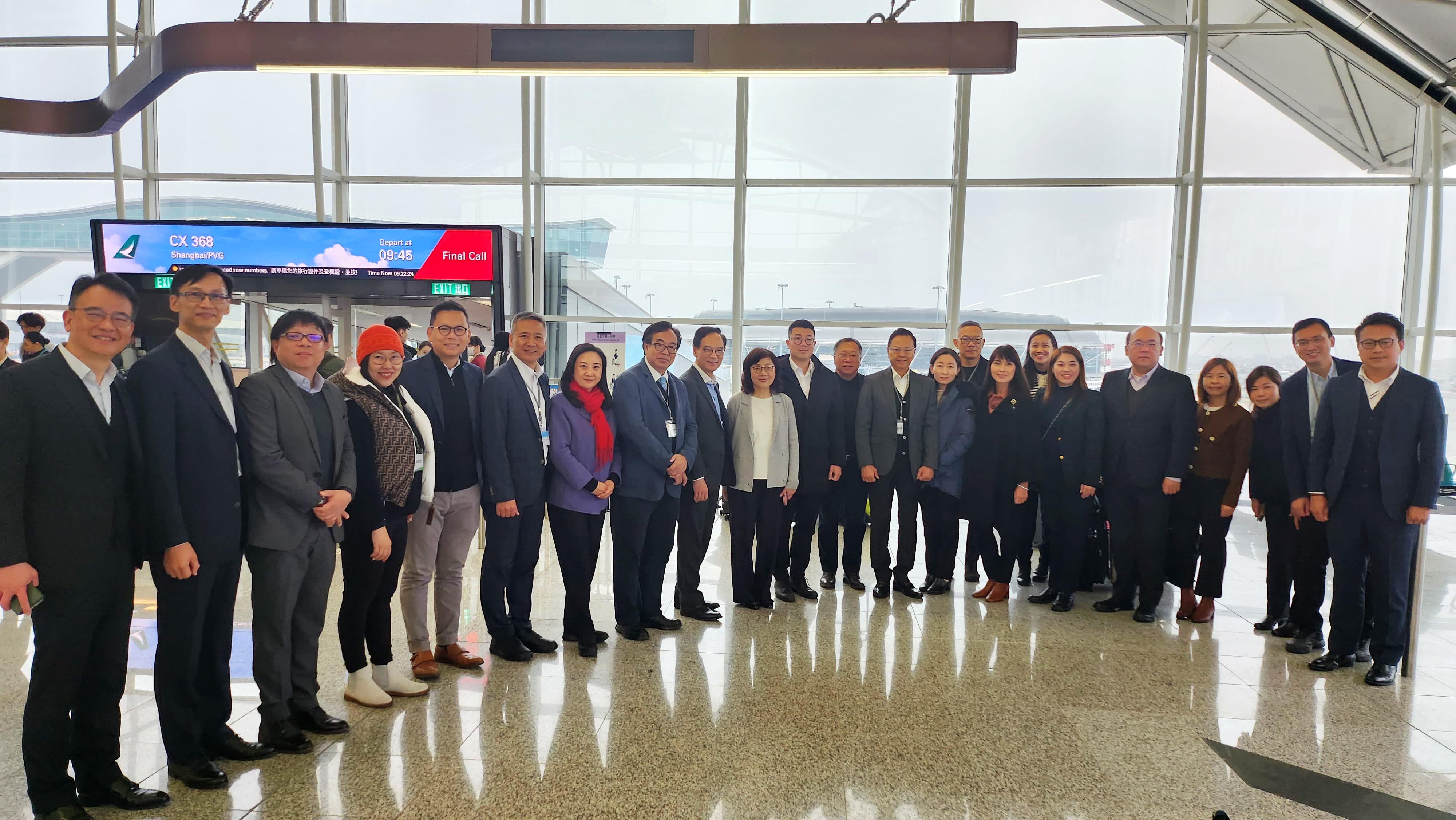 The delegation of the Legislative Council (LegCo) Panel on Development begins the three-day duty visit to Shanghai today (December 19). Photo shows LegCo Members, the Secretary for Development, Ms Bernadette Linn (tenth left) and government officials, posing for a group photo before they depart at the Hong Kong International Airport.