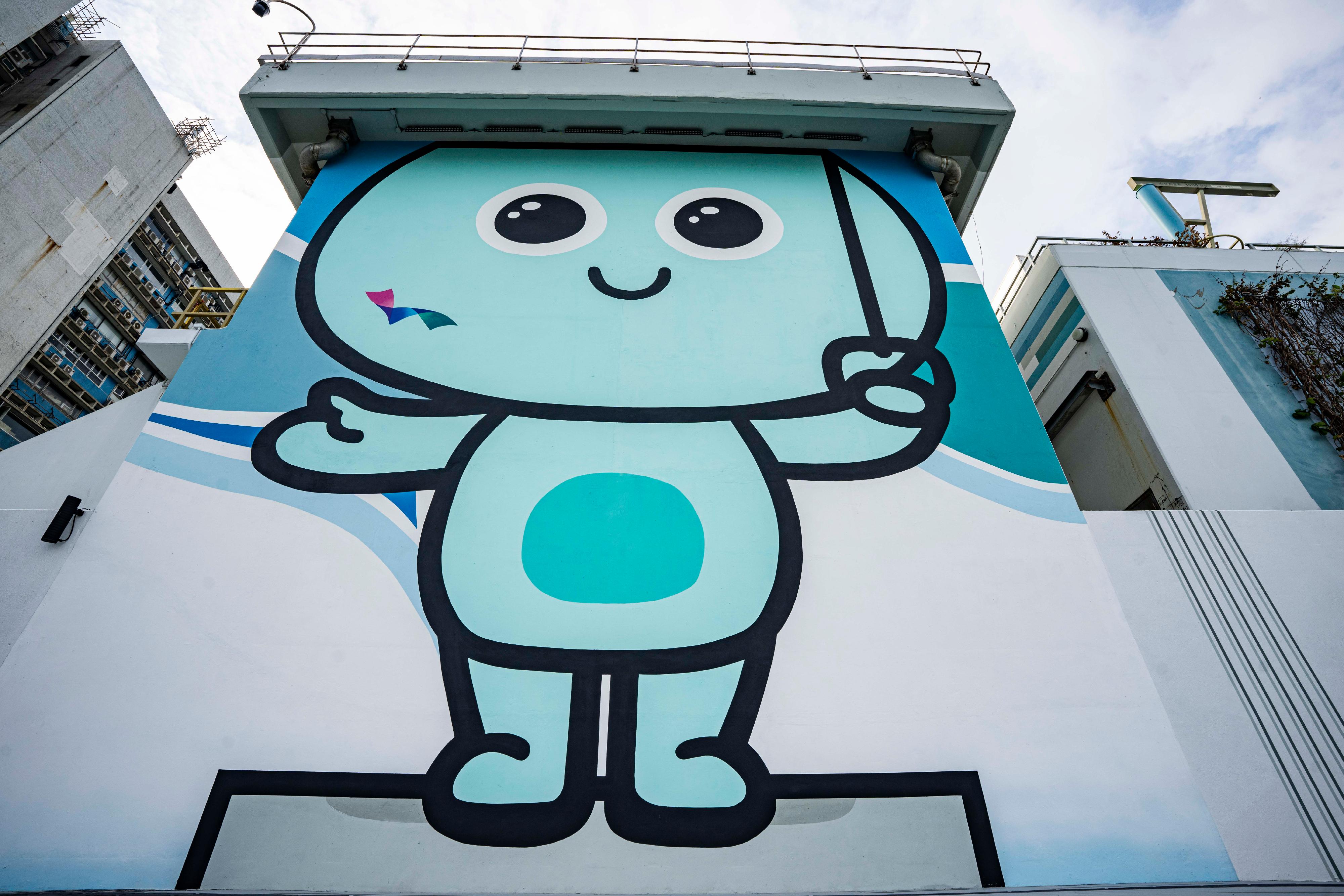 The To Kwa Wan Promenade is open for public use from today (December 21). Photo shows the mural of the Drainage Services Department's mascot, Drainy.