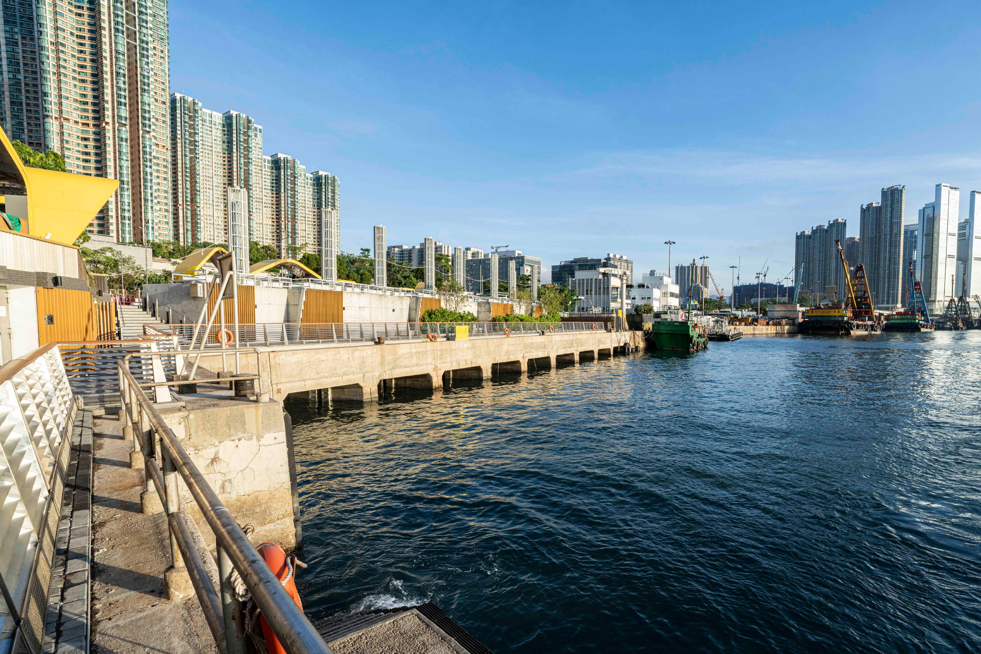 The Hoi Fai Road Promenade in Tai Kok Tsui is open for public use from today (December 21). Photo shows the exit of the Cherry Street box culvert in Tai Kok Tsui.