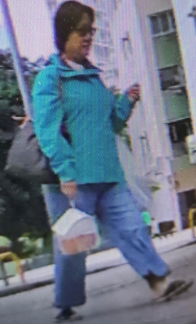 Tso Ha, aged 57, is about 1.55 metres tall, 54 kilograms in weight and of medium build. She has a round face with yellow complexion and short straight black hair. She was last seen wearing a green jacket, blue trousers and dark-coloured slippers.