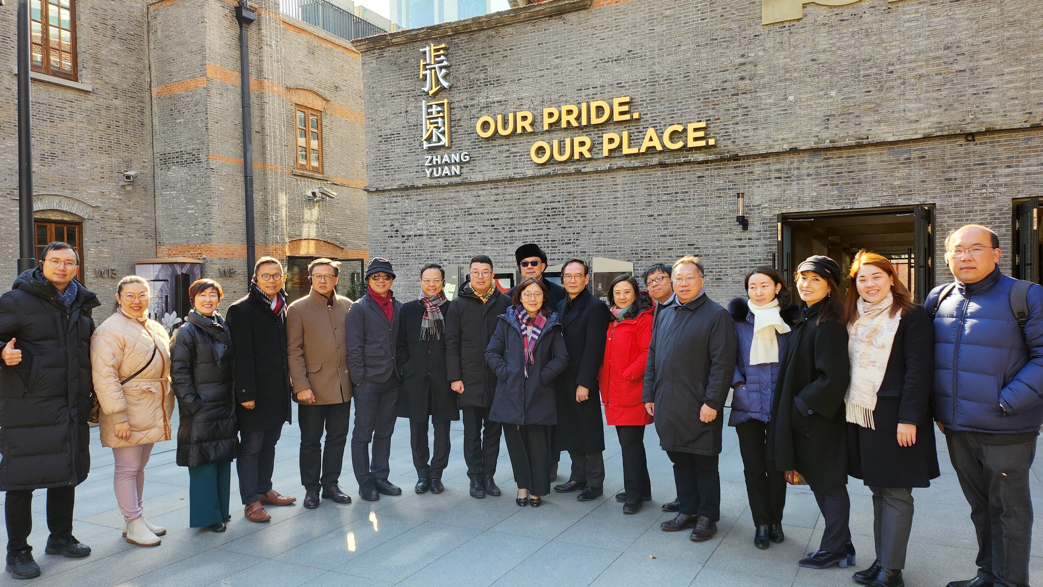 The delegation of the Legislative Council (LegCo) Panel on Development concludes its study visit to Shanghai today (December 21). Photo shows the Secretary for Development, Ms Bernadette Linn (ninth left), LegCo Members and government officials, posing for a group photo in Zhang Yuan.