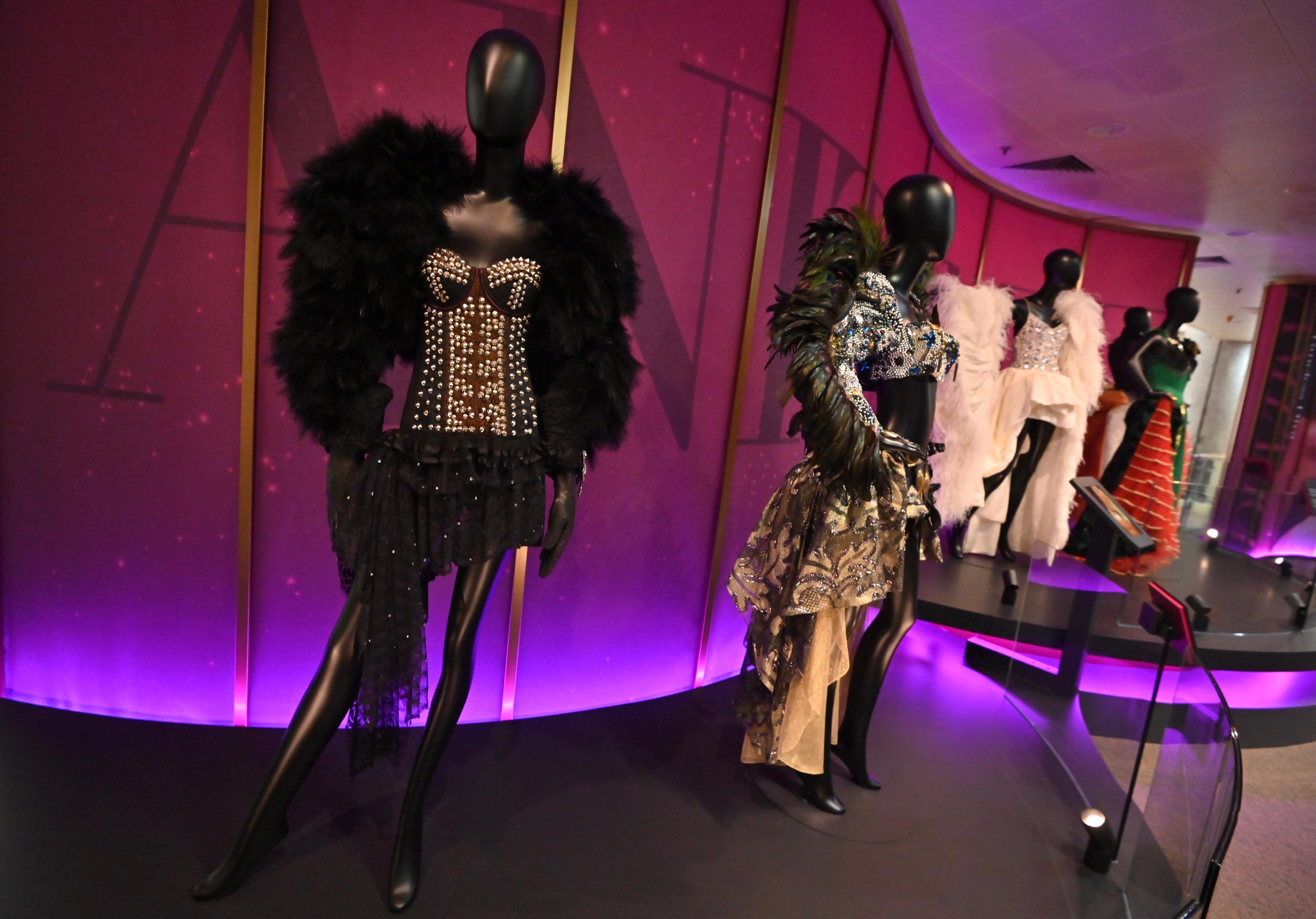 The opening ceremony for the "Timeless Diva: Anita Mui" exhibition was held today (December 23) at the Hong Kong Heritage Museum. Photo shows the classic stage costumes worn by Anita Mui.