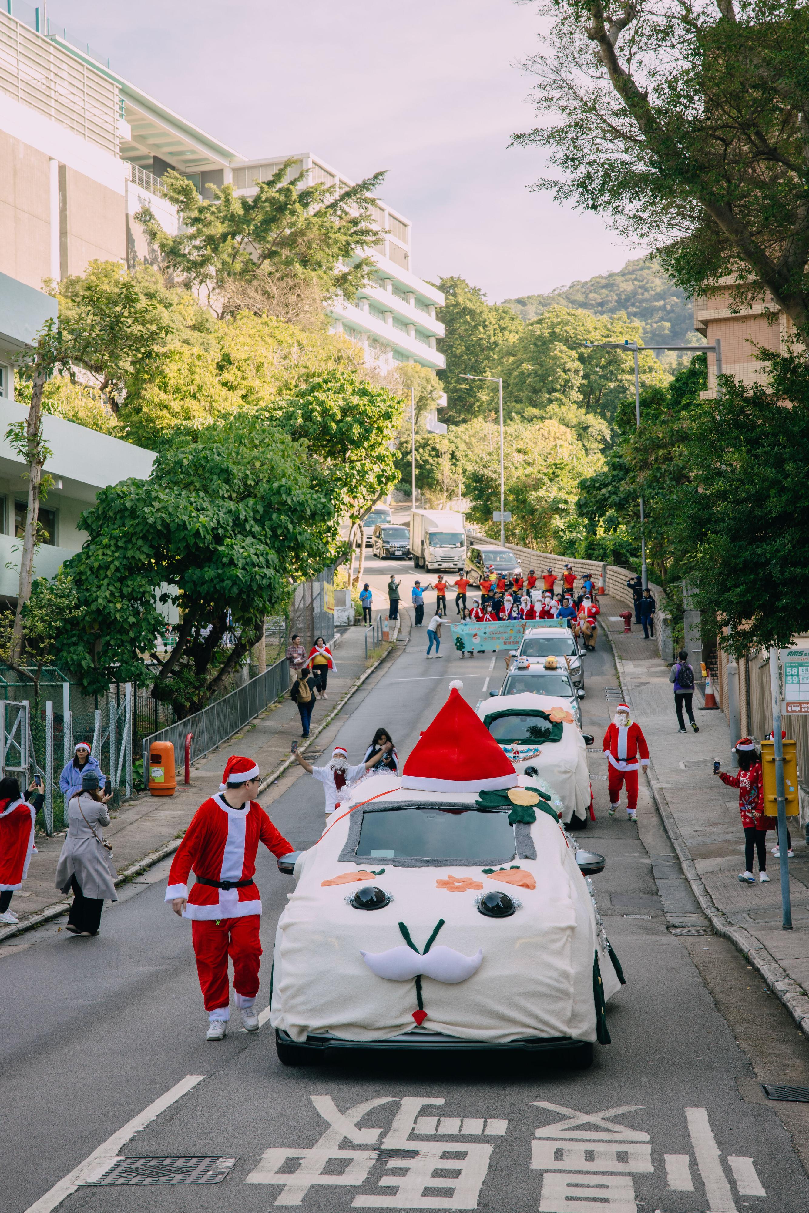The Duchess of Kent Children's Hospital at Sandy Bay resumed to organise a parade this year, with Santa Claus riding in guinea pig-themed vehicles to visit around 30 hospitalised children.