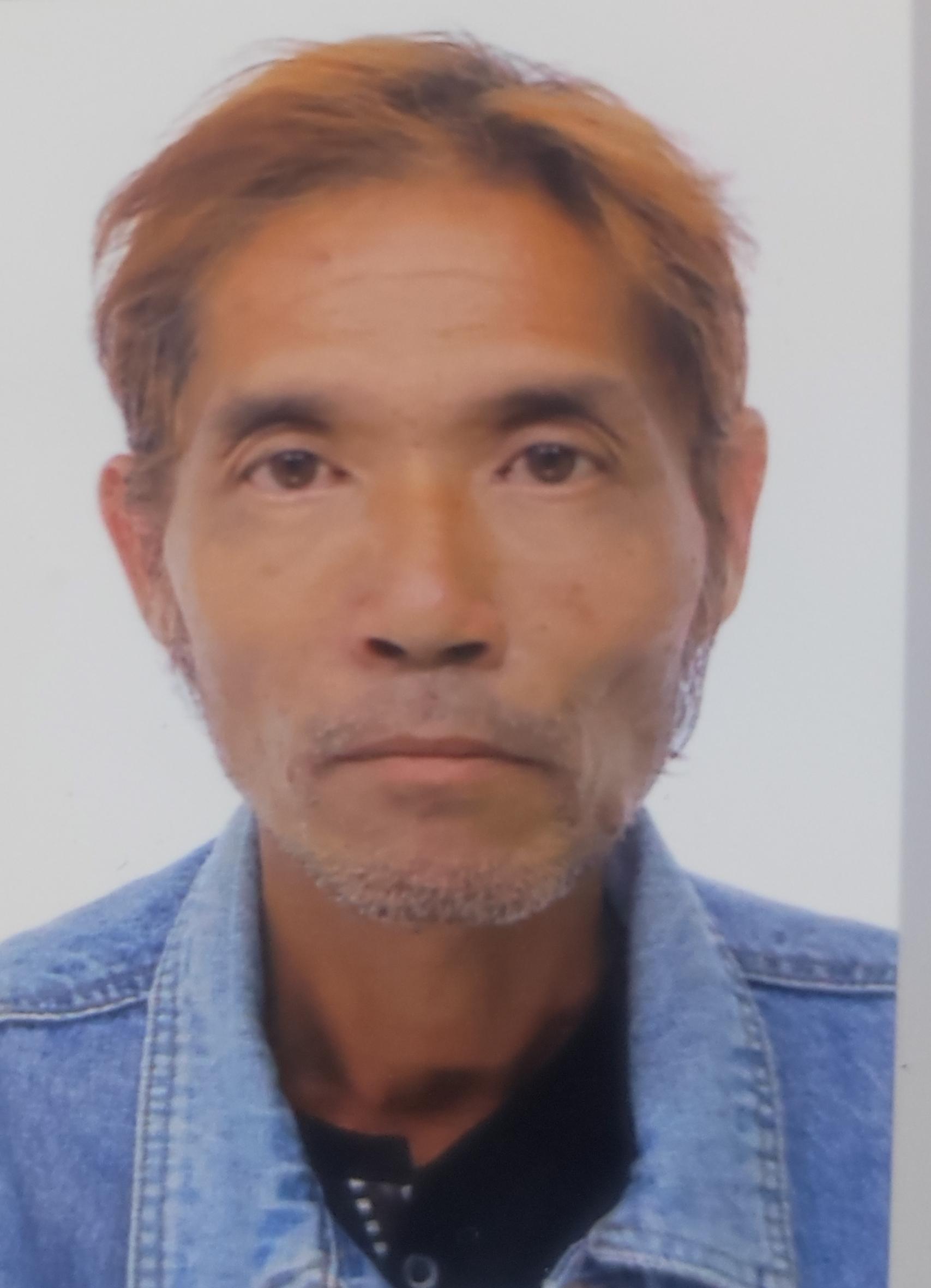 Lee Kam-cheong, aged 55, is about 1.68 metres tall, 50 kilograms in weight and of thin build. He has a long face with yellow complexion and short brown hair.