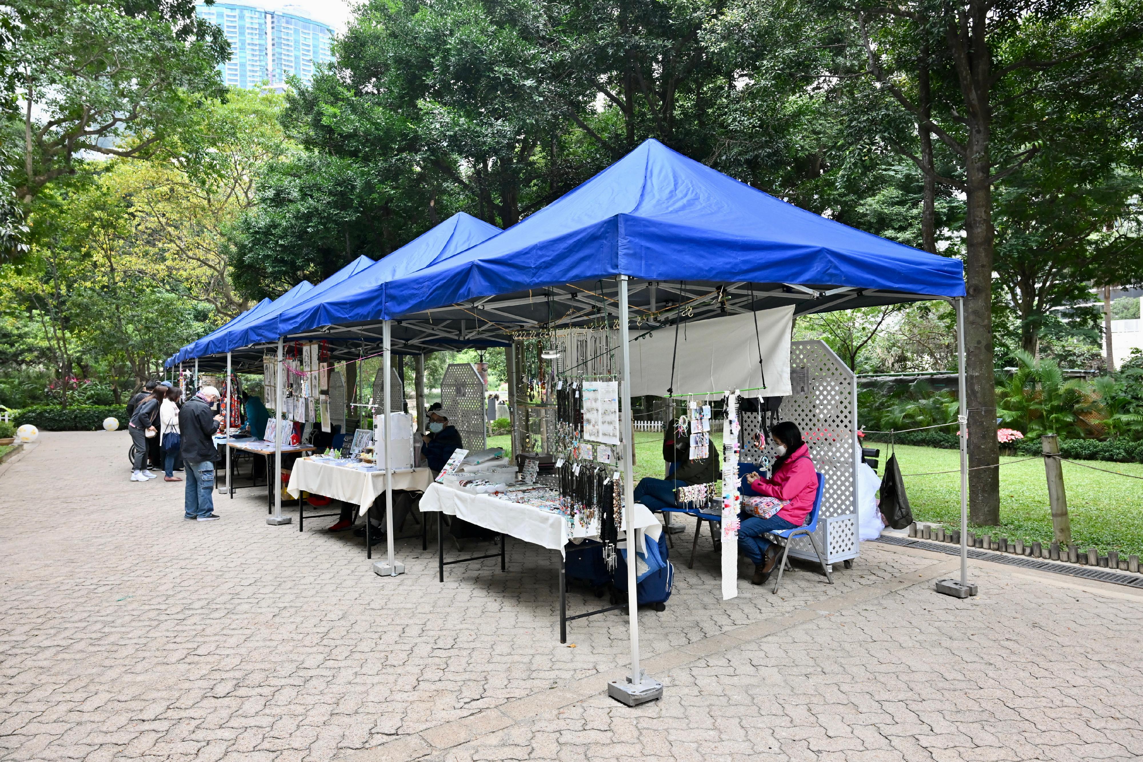 The Leisure and Cultural Services Department invites members of the public to visit the Arts Corner at Hong Kong Park on Saturdays, Sundays and public holidays from January 1 to December 31, 2024, with the aim of enhancing public interest in arts.