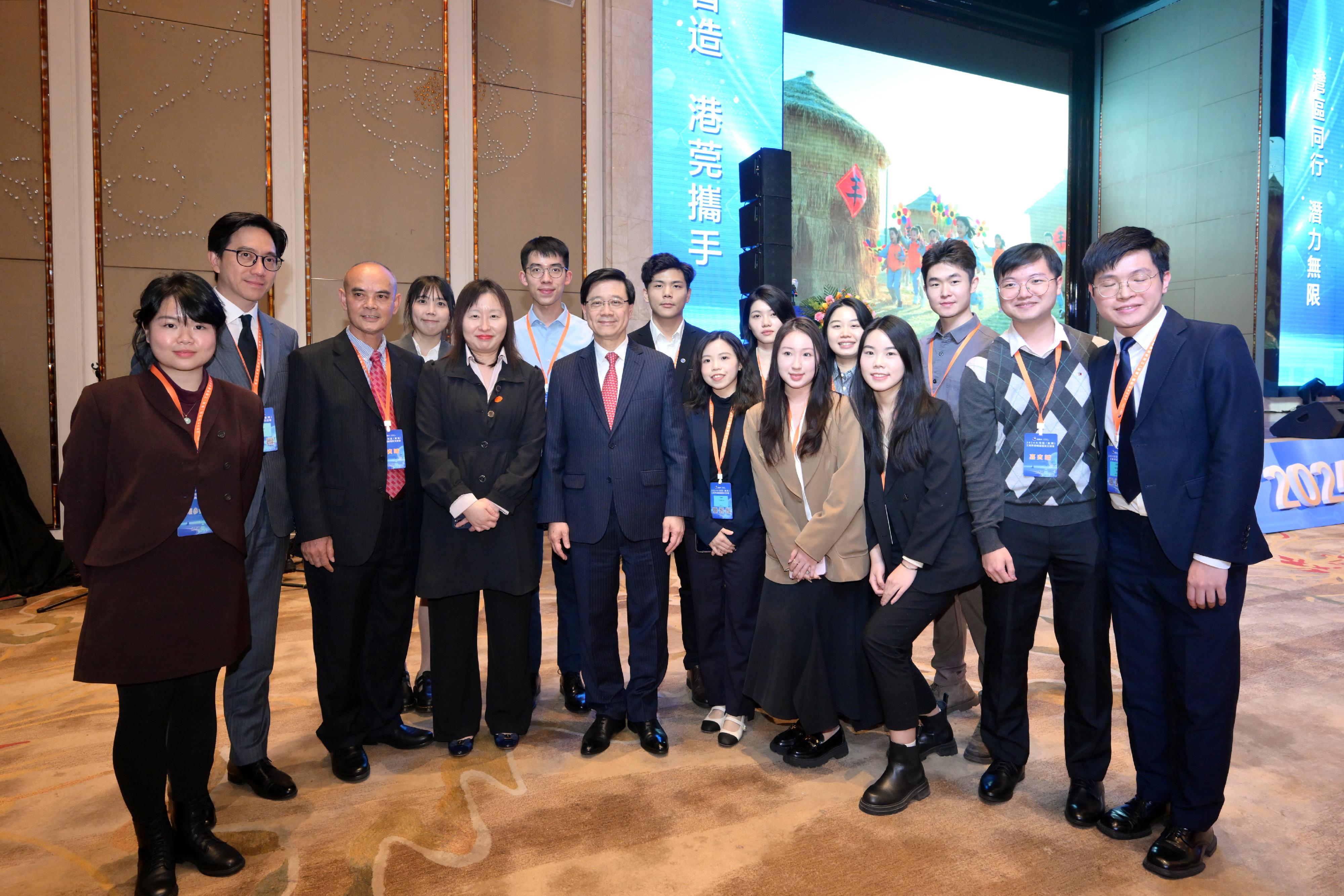 The Chief Executive, Mr John Lee, attended the dinner session of the 2024 GBA iForum cum Dinner hosted by the Federation of Hong Kong Industries in Dongguan today (January 4). Photo shows Mr Lee (front row, fifth left) interacting with young participants of the Greater Bay Area Youth Employment Scheme.