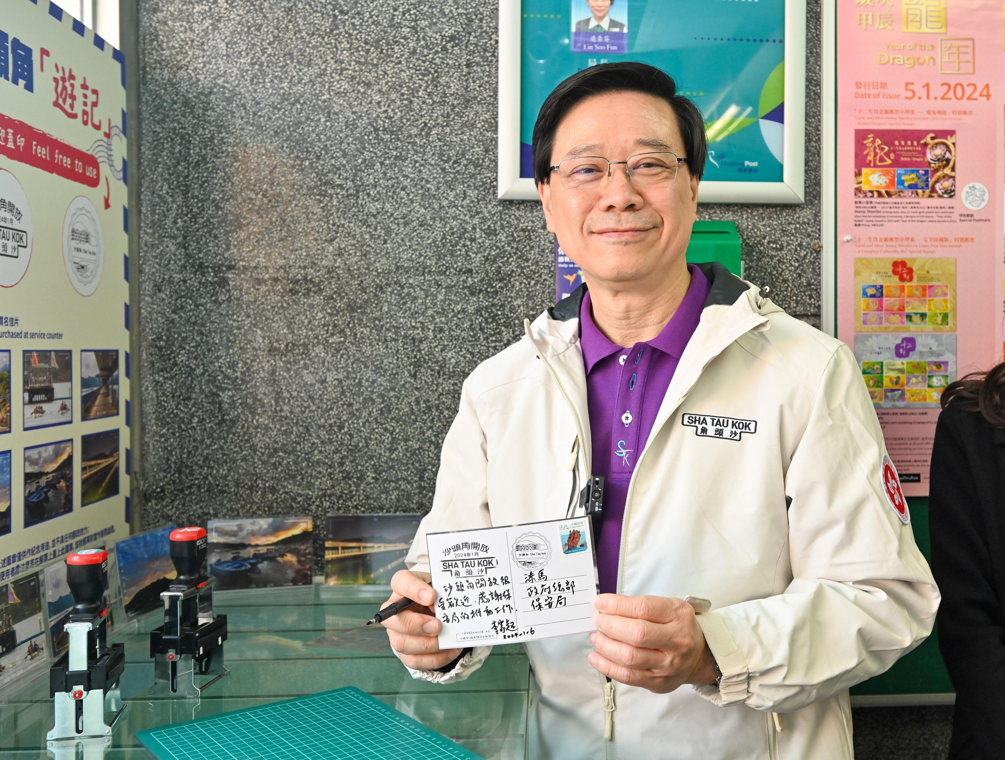 The Chief Executive, Mr John Lee, officiated at the Second Phase Opening-up of Sha Tau Kok Launching Ceremony today (January 6). Photo shows Mr Lee holding the postcard he wrote for colleagues in the Security Bureau at the Sha Tau Kok Post Office.