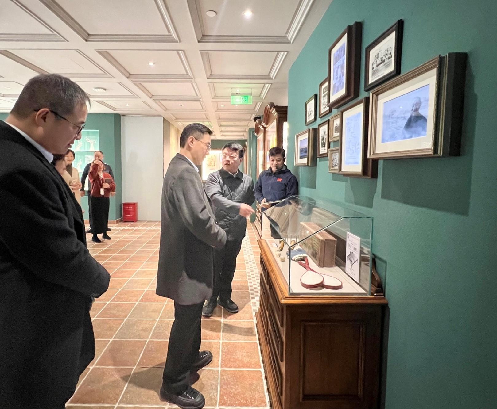 Accompanied by the Permanent Secretary for Culture, Sports and Tourism, Mr Joe Wong (first left), the Secretary for Culture, Sports and Tourism, Mr Kevin Yeung (third right), visits the Shanghai Sports Museum today (January 9) to learn more about the sports history and development of Shanghai.