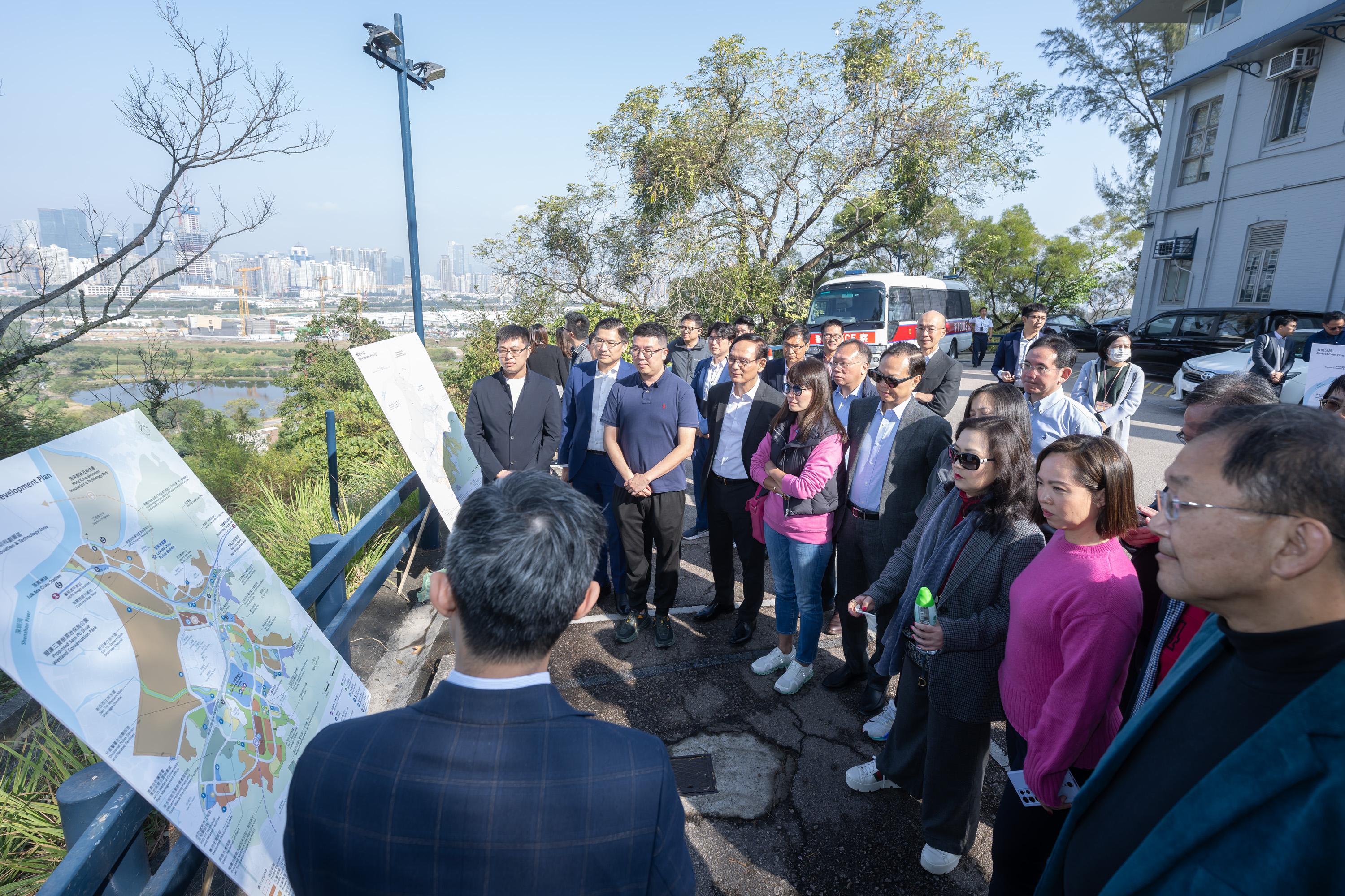 The Legislative Council (LegCo) Panel on Development visited the New Territories Northwest today (January 9). Photo shows LegCo Members inspecting the development of both the Hong Kong and Shenzhen sides and of the San Tin Technopole.