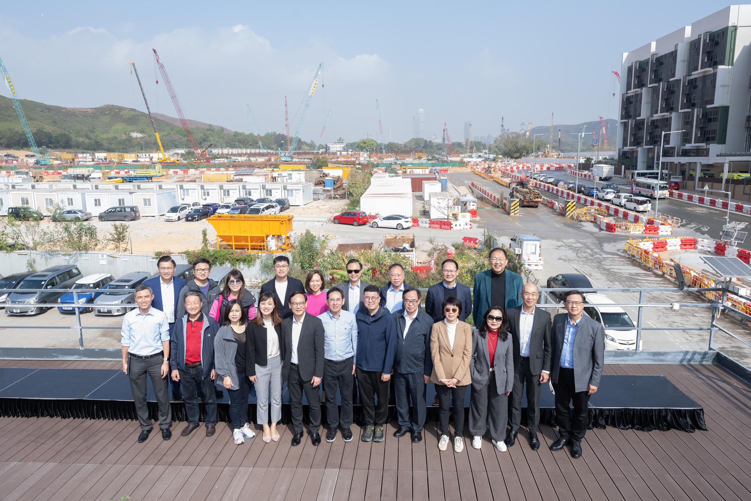 The Legislative Council (LegCo) Panel on Development visited the New Territories Northwest today (January 9). Photo shows the Chairman of the LegCo Panel on Development, Mr Tony Tse (front row, fifth left), the Deputy Chairman of the Panel, Mr Lau Kwok-fan (front row, sixth right) and other LegCo Members, and the Under Secretary for Development, Mr David Lam (front row, sixth left), the Under Secretary for Innovation, Technology and Industry, Ms Lillian Cheong (front row, fourth left) and other representatives of the Government on the rooftop of the site office of the Kwu Tung North New Development Area.