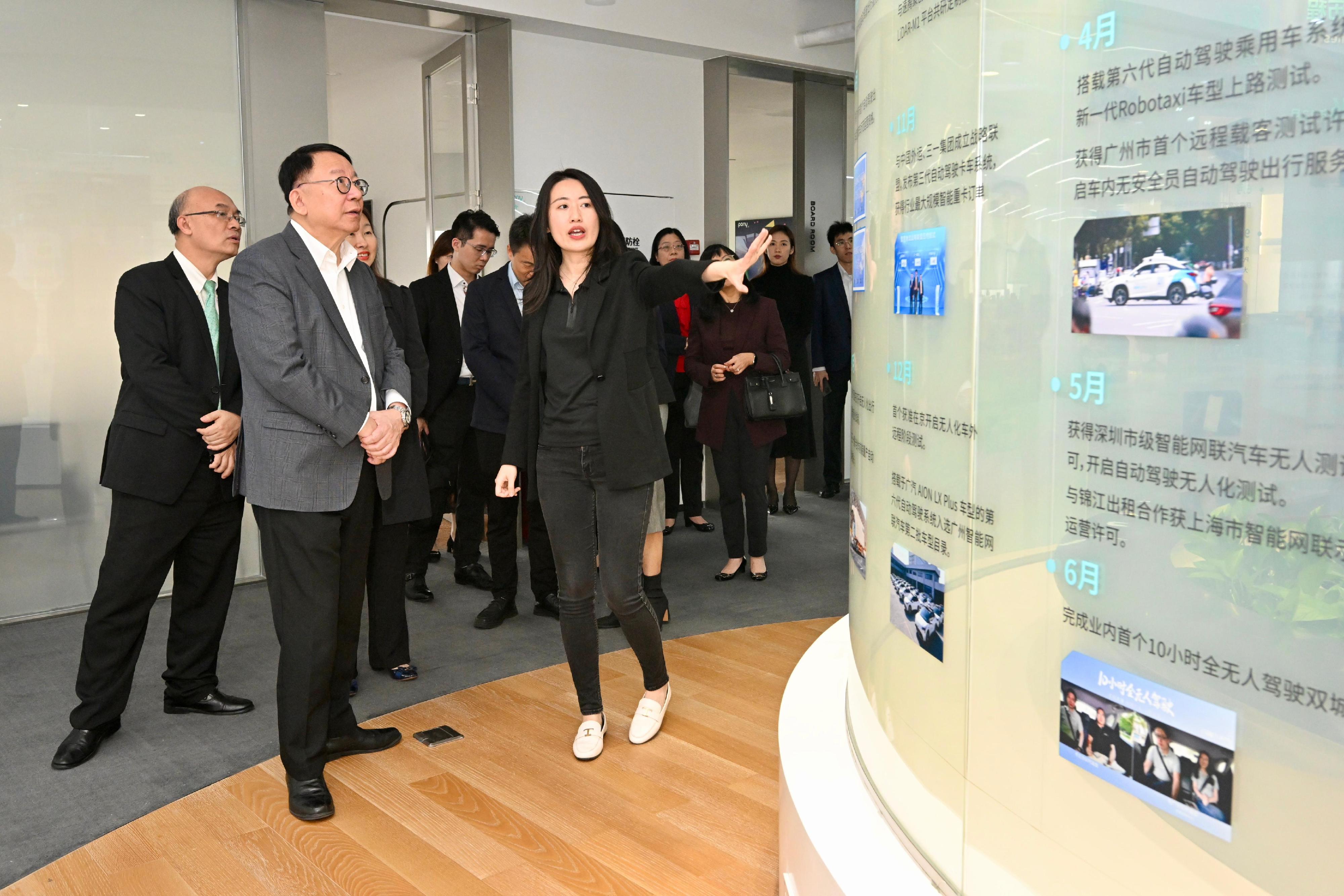 The Chief Secretary for Administration, Mr Chan Kwok-ki, continued his visit to Mainland cities of the Guangdong-Hong Kong-Macao Greater Bay Area in Guangzhou and Huizhou today (January 9). Photo shows Mr Chan (front row, left) touring the autonomous vehicle start-up Pony.ai and receiving a briefing from company Vice President Ms Mo Luyi (front row, right) in Nansha, Guangzhou.