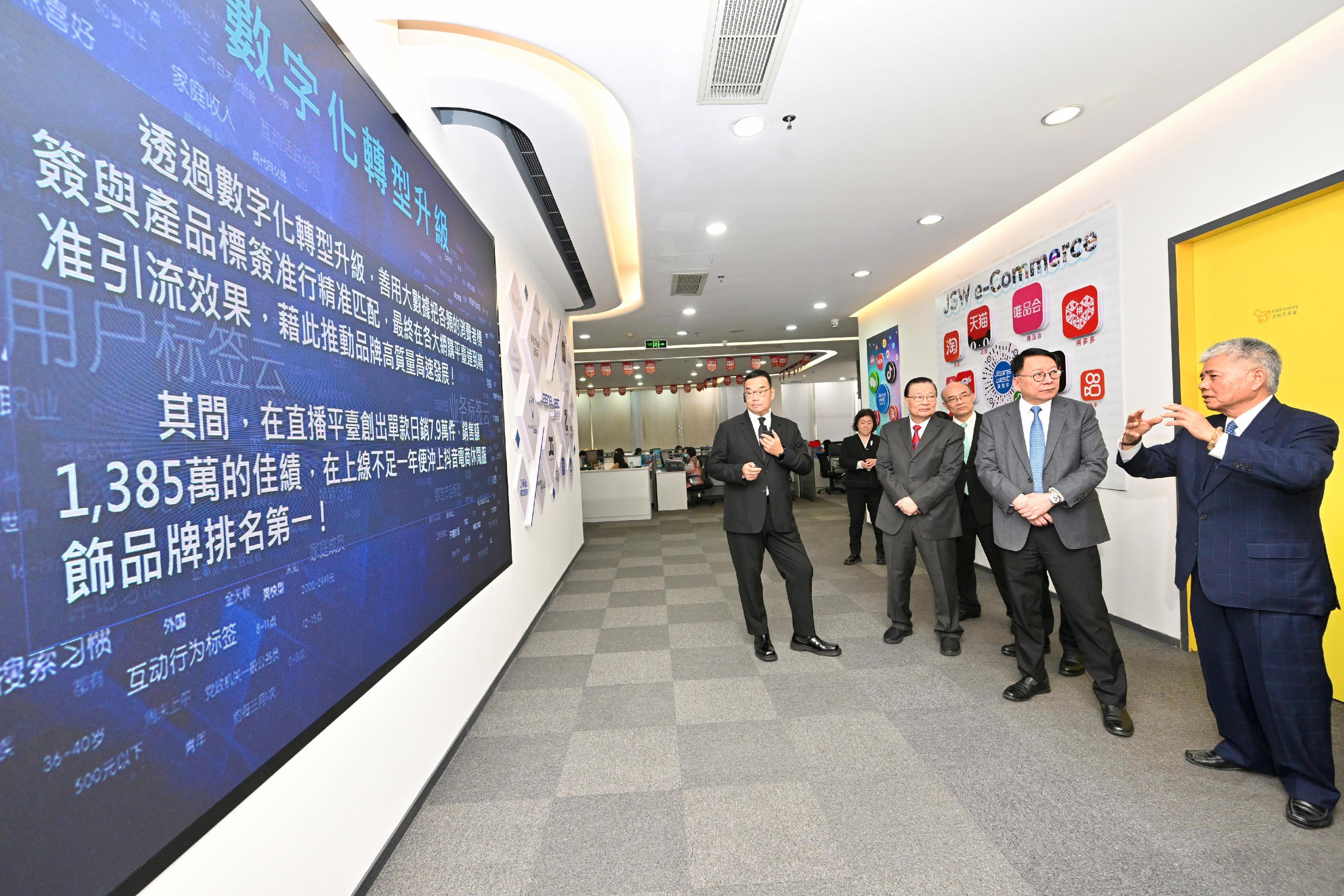 The Chief Secretary for Administration, Mr Chan Kwok-ki, continued his visit to Mainland cities of the Guangdong-Hong Kong-Macao Greater Bay Area in Guangzhou and Huizhou today (January 9).  Photo shows Mr Chan (second right) visiting the Glorious Sun Group in Huizhou and receiving a briefing from the Vice-chairman of the group, Mr Yeung Chun-fan (first right).