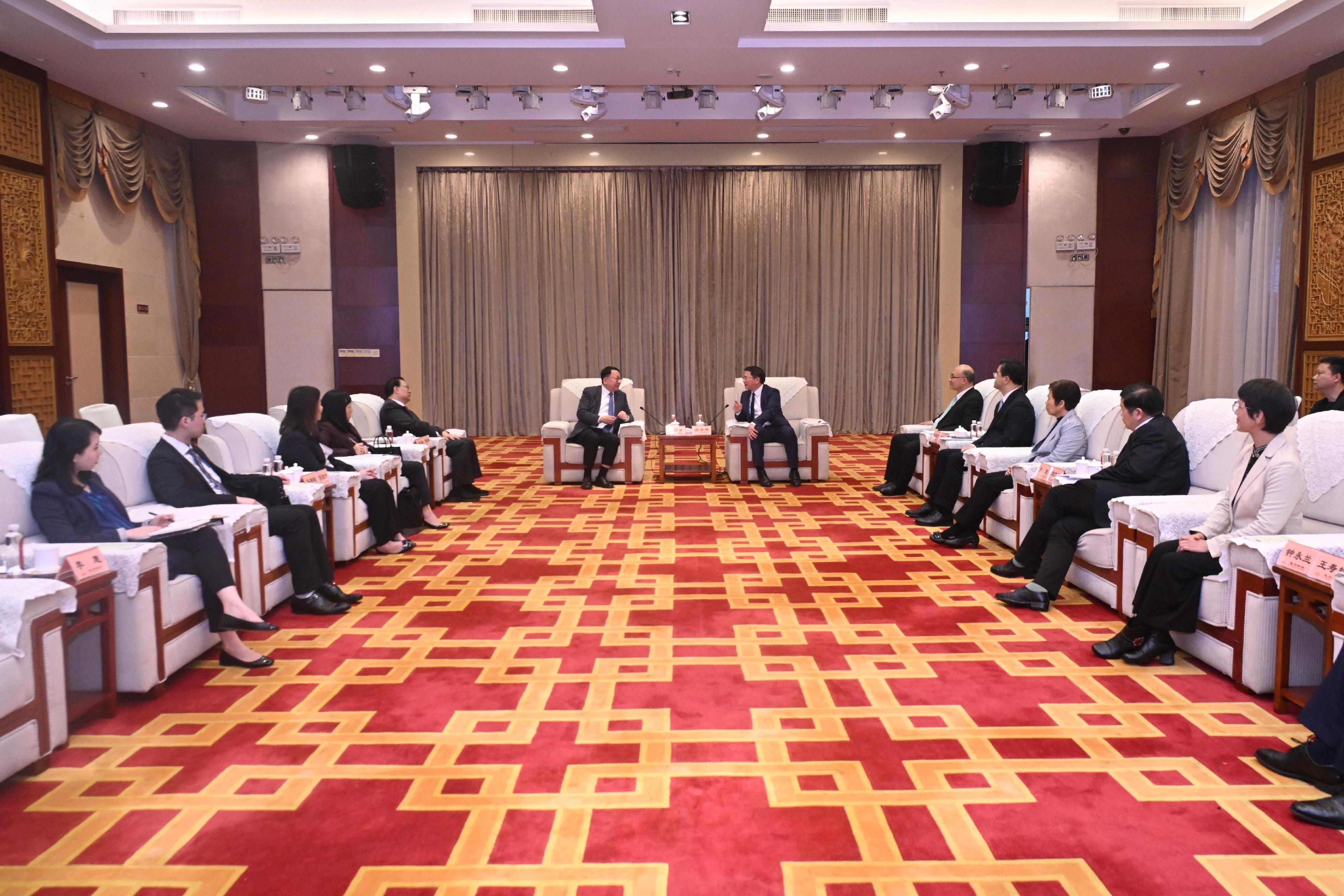 The Chief Secretary for Administration, Mr Chan Kwok-ki, continued his visit to Mainland cities of the Guangdong-Hong Kong-Macao Greater Bay Area in Guangzhou and Huizhou today (January 9). Photo shows Mr Chan (sixth left) meeting with the Mayor of Huizhou Municipal People's Government, Mr Wen Jinrong (sixth right), in Huizhou.