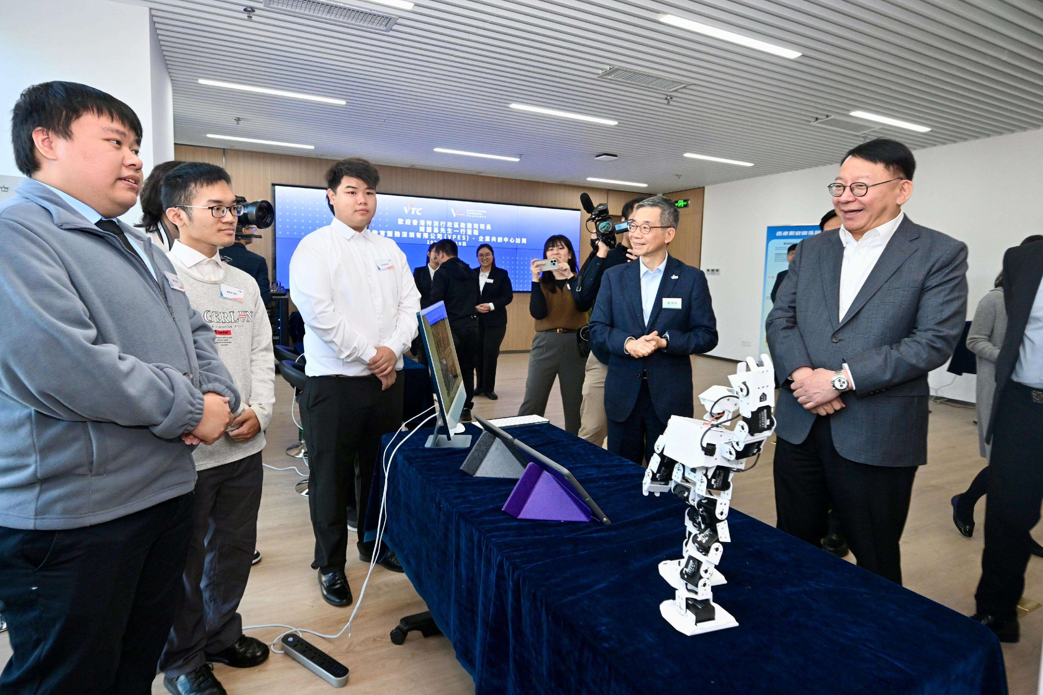 The Chief Secretary for Administration, Mr Chan Kwok-ki, today (January 10) visited Shenzhen and concluded his visit to Mainland cities of the Guangdong-Hong Kong-Macao Greater Bay Area. Photo shows Mr Chan (first right) exploring the Innovation and Technology Co-creation Centre of the Vocational and Professional Education Services (Shenzhen) Company Limited. Next to him is the Chairman of the Hong Kong Vocational Training Council, Mr Tony Tai (second right).