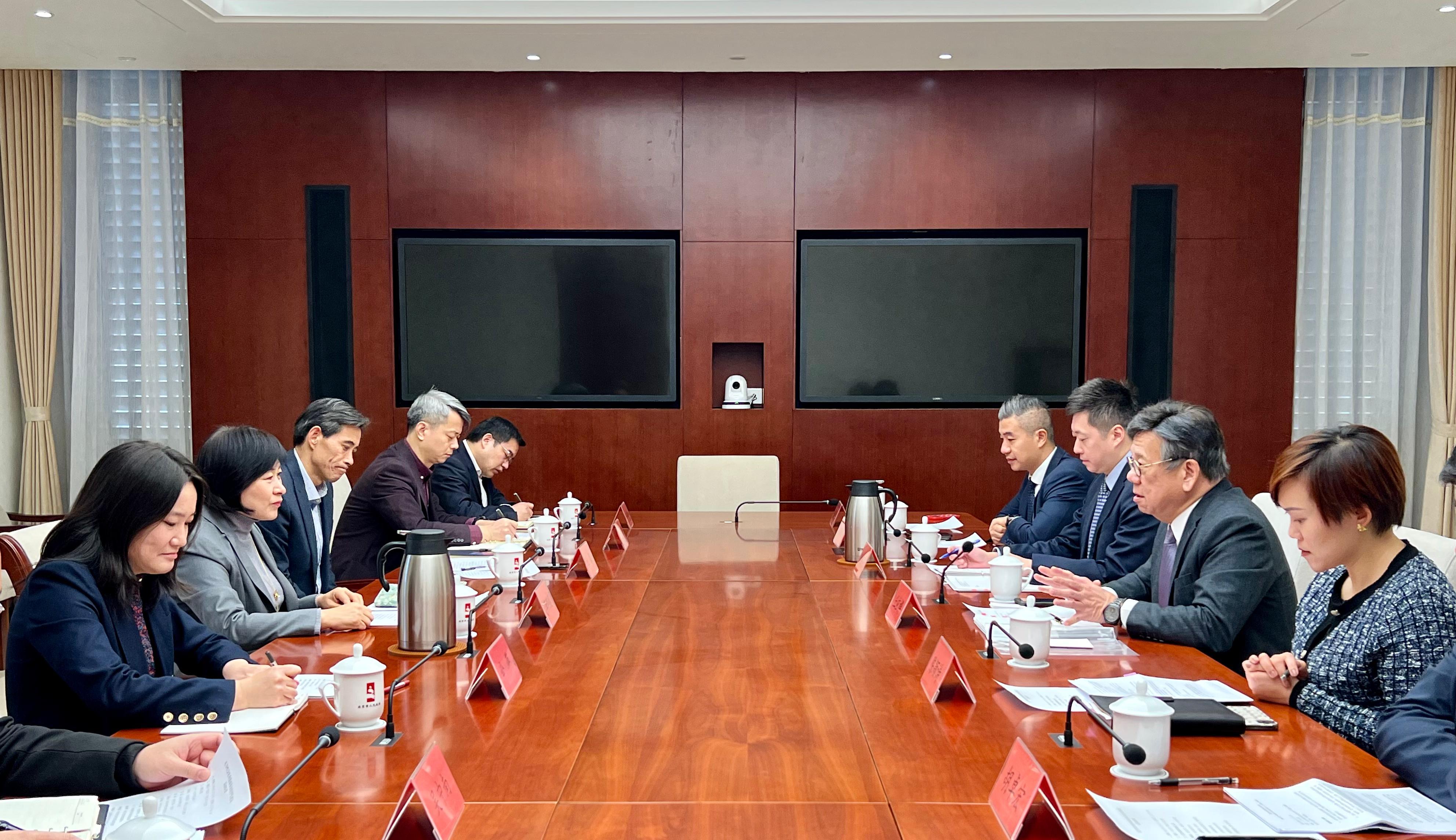 The Secretary for Commerce and Economic Development, Mr Algernon Yau, continued his visit to Beijing today (January 11). Photo shows Mr Yau (second right) meeting with Deputy Director-General of the Beijing Municipal Commerce Bureau Ms Li Yanling (second left) in the morning to foster closer ties and exchange views on attracting enterprises and investment as well as promoting external trade.